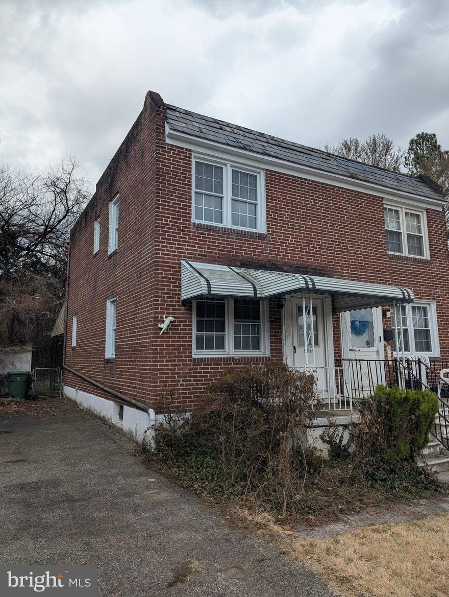 $50,000. LIST PRICE SUGGESTED OPENING BID AT AUCTION. ****NO PRE BID****
 AUCTION FRI, April 10th, 2026 @ 11:00 AM ON PREMISES. Broker/agent registration form is available upon request and must be in the hands of Jay Edwards Auctioneers 48 hours prior to the auction.


Enter from front entrance to living room. Kitchen w/ dining area, gas
stove, & exit to covered back porch. Coat closet. Upper level has bedroom’s #1 &2 w/ ceiling fans closets, full bathroom, & hall closet. Attic access. Lower level
has club room, washer, dryer, & exit to rear yard. Additional features include gas
hot water, gas furnace, central air, & private fenced back yard. Public water &
sewer. The property is subject to annual ground rent of $96.00 payable semi-
annually on the 15th days of April and October.