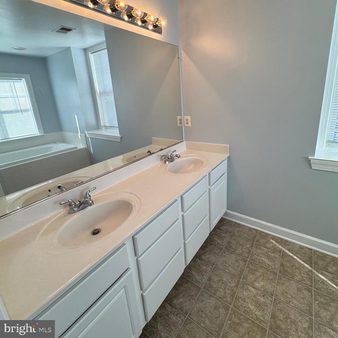 BLOOMS MILL - Residential Lease