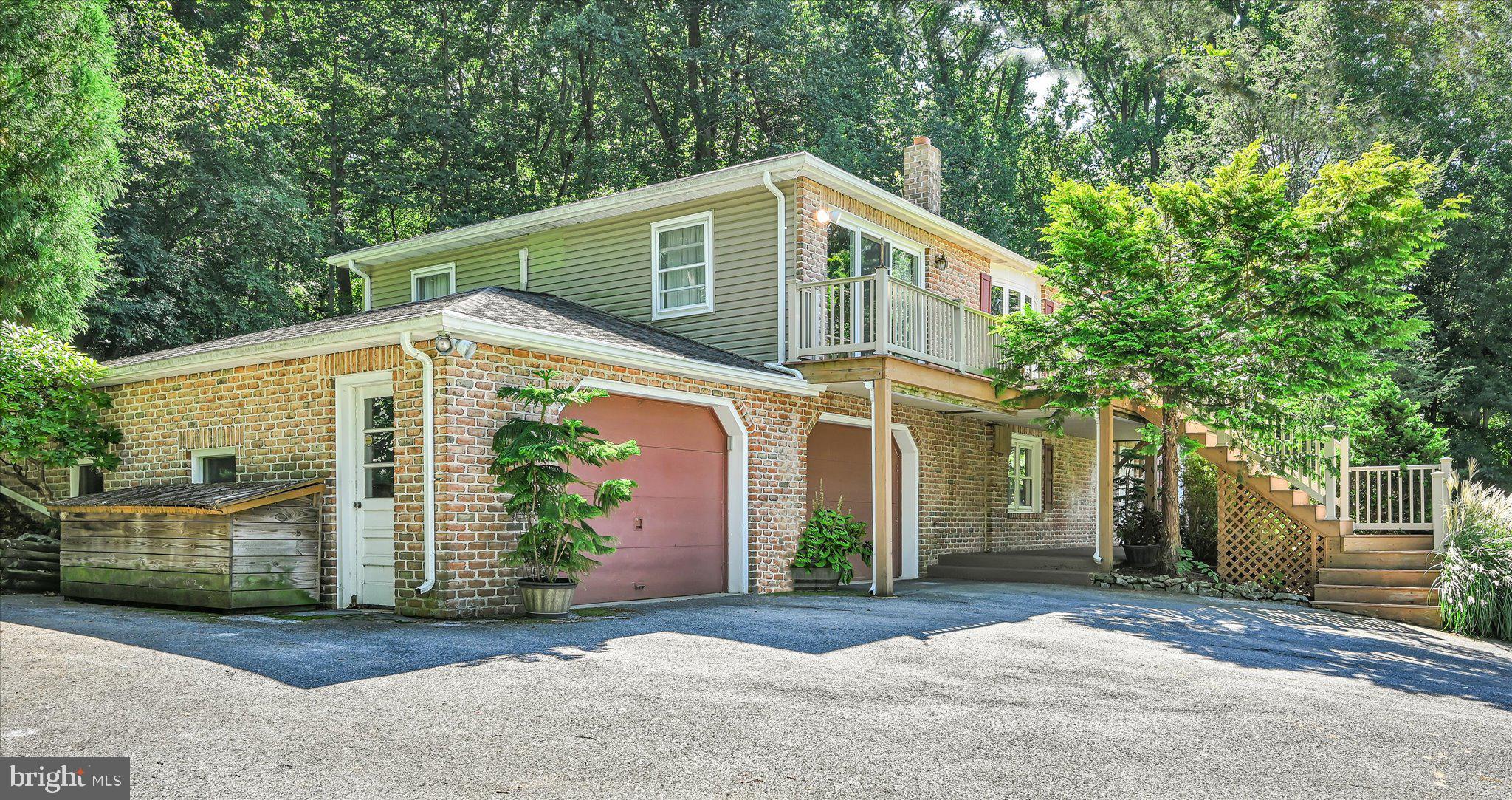 654 WOODLAWN DRIVE