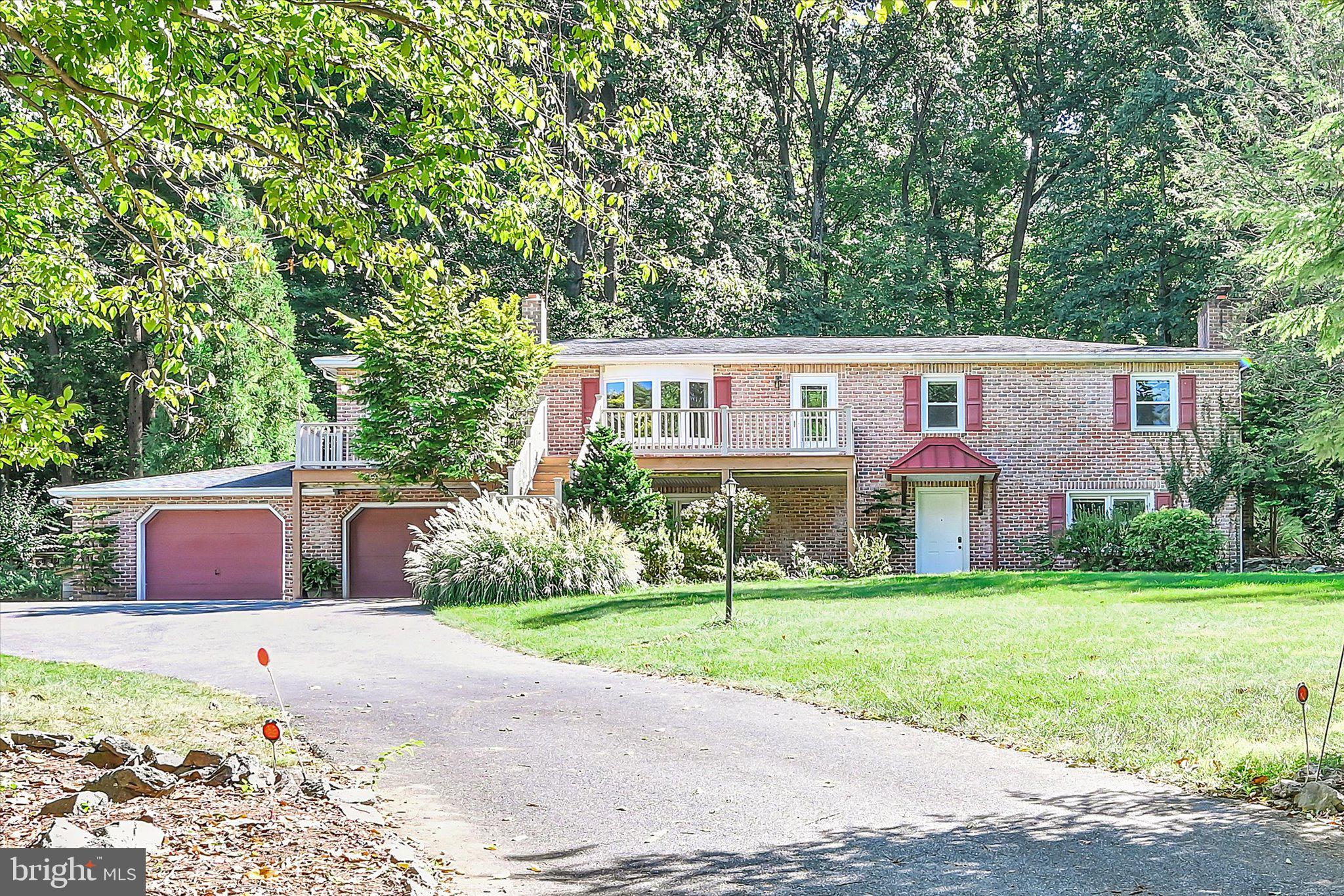 654 WOODLAWN DRIVE