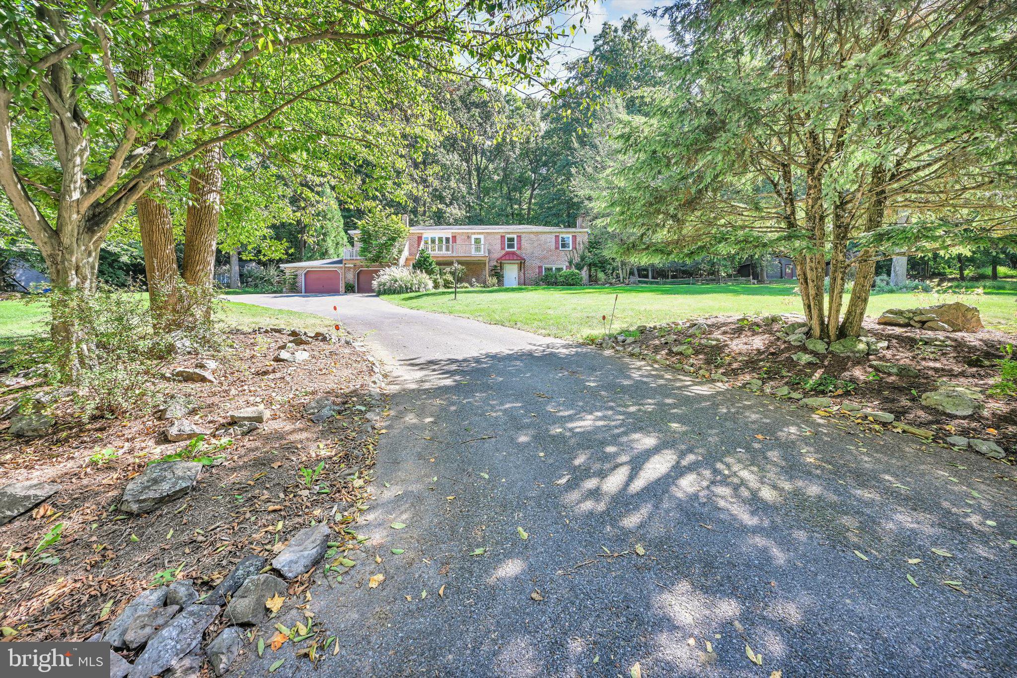 654 WOODLAWN DRIVE