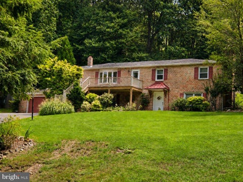 Homes For Sale - 654 Woodlawn Drive<br/> LEBANON, PA 17042