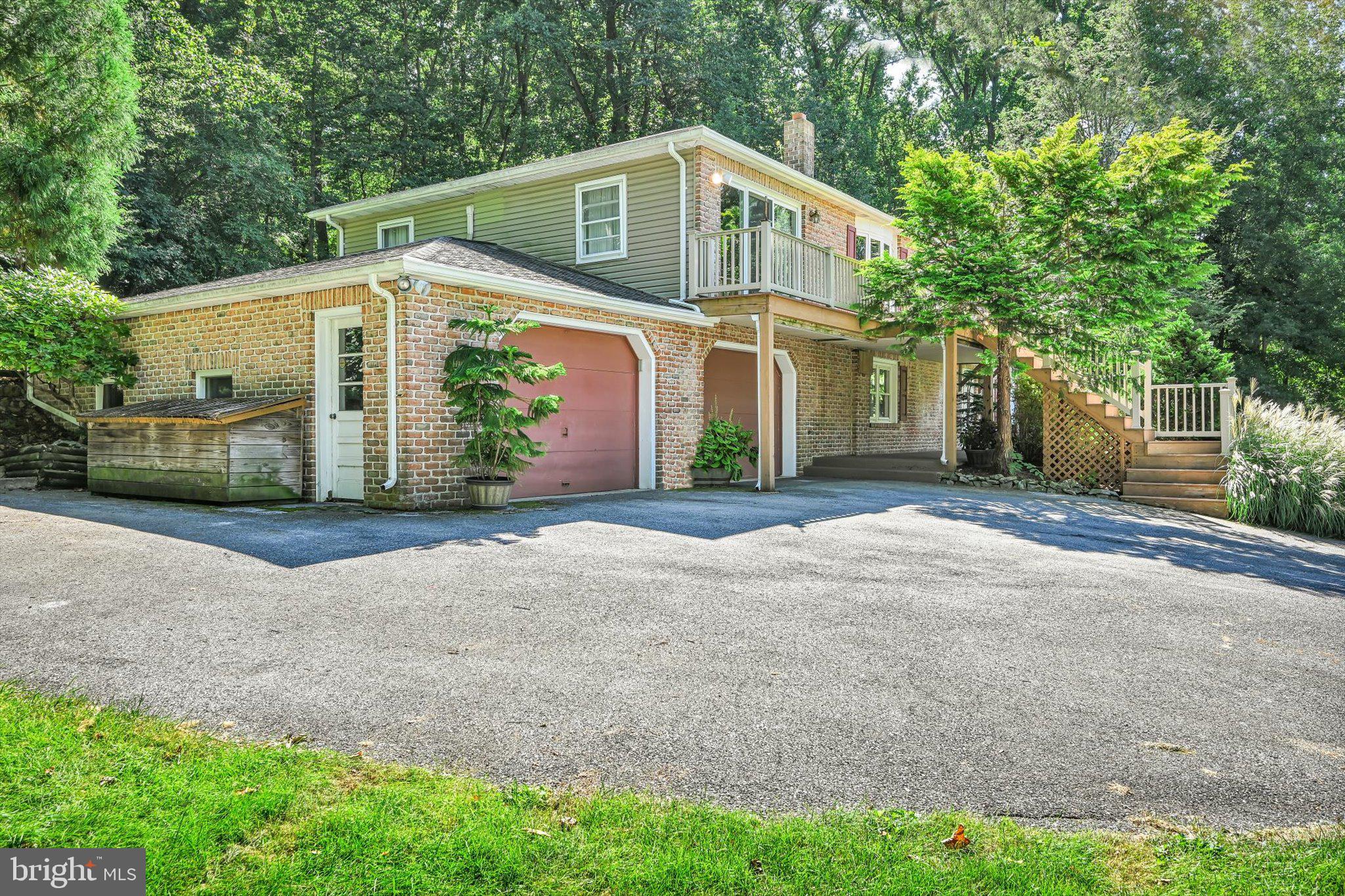 654 WOODLAWN DRIVE