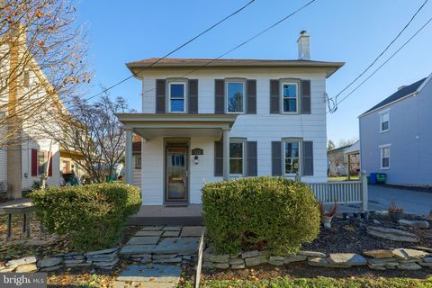 Photo of 122 MANOR AVE, MILLERSVILLE, PA 17551 (MLS # PALA2029268)