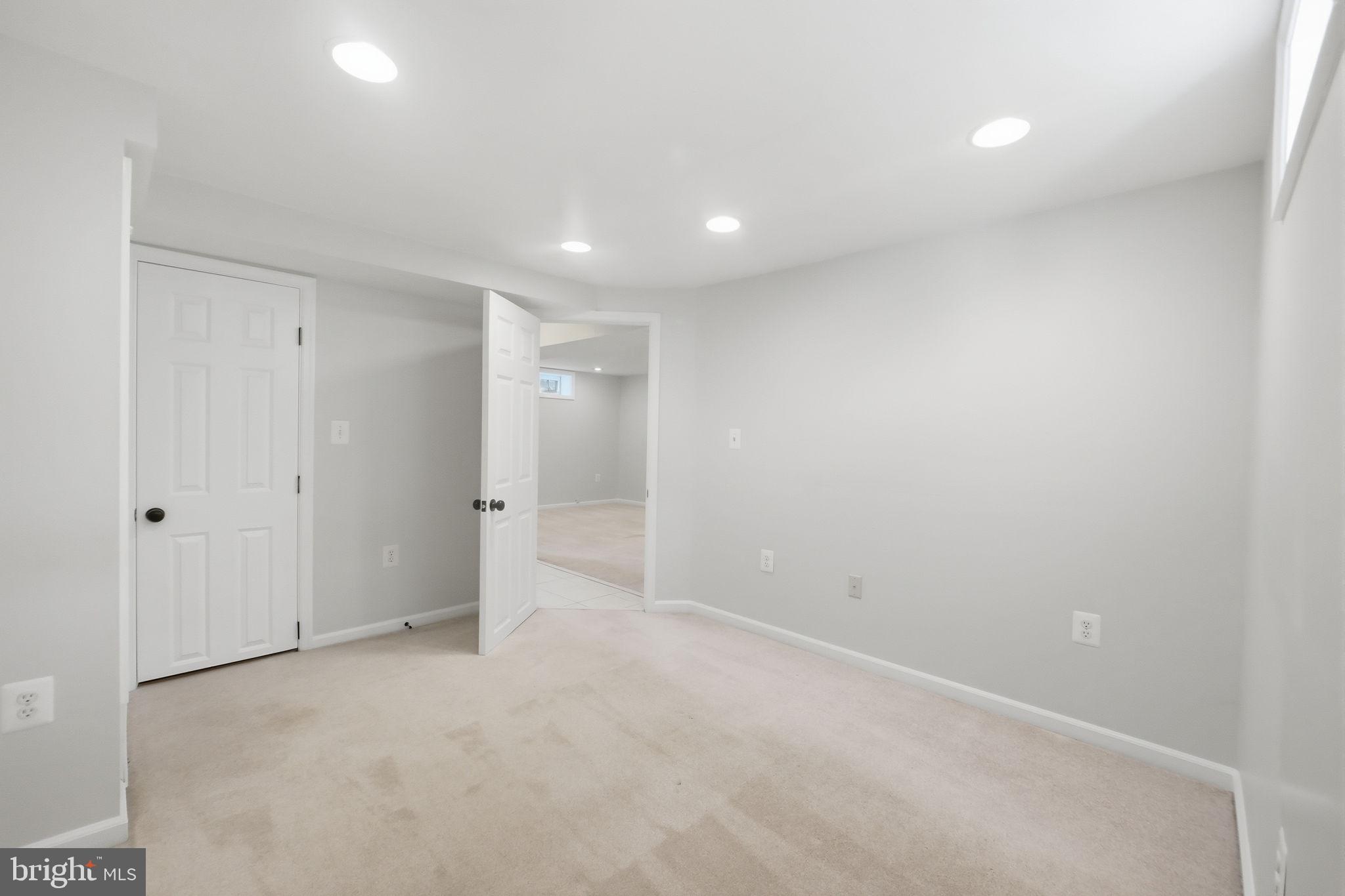 VEIRS MILL VILLAGE - Residential