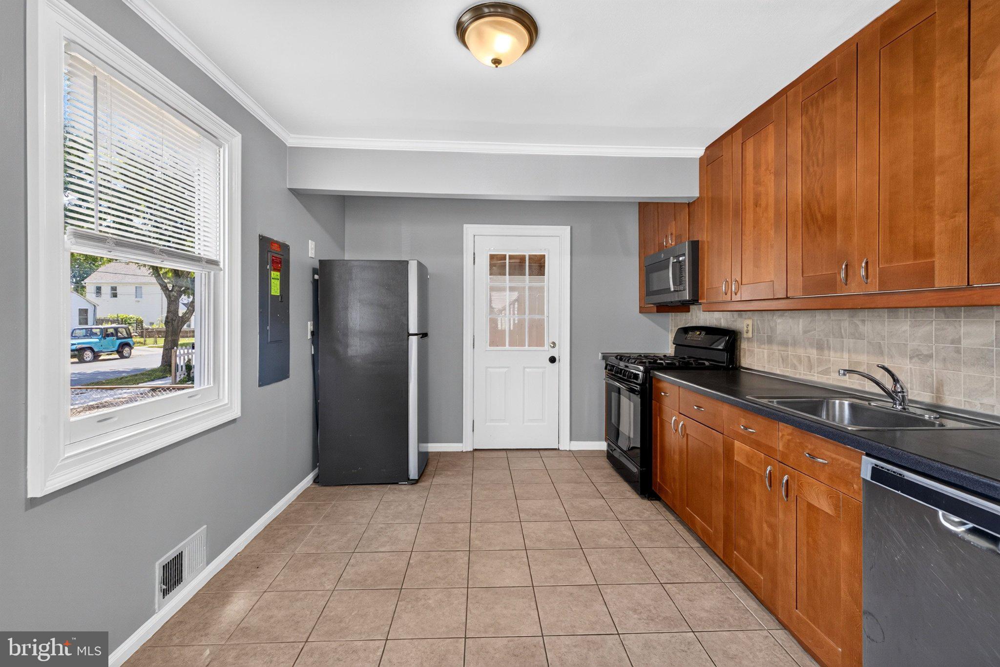 608 BURGUNDY DRIVE