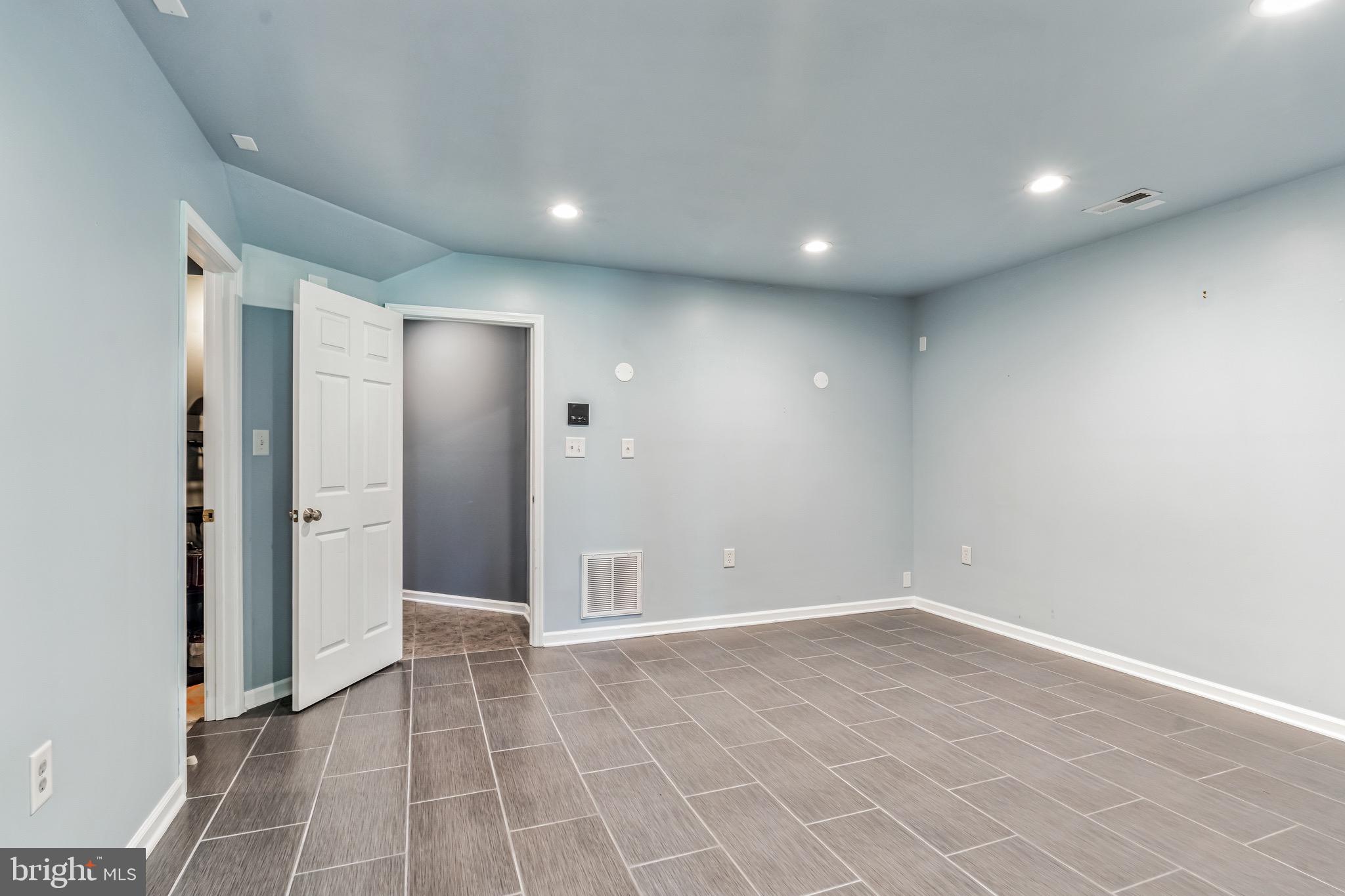 LOCUST HILL - Residential