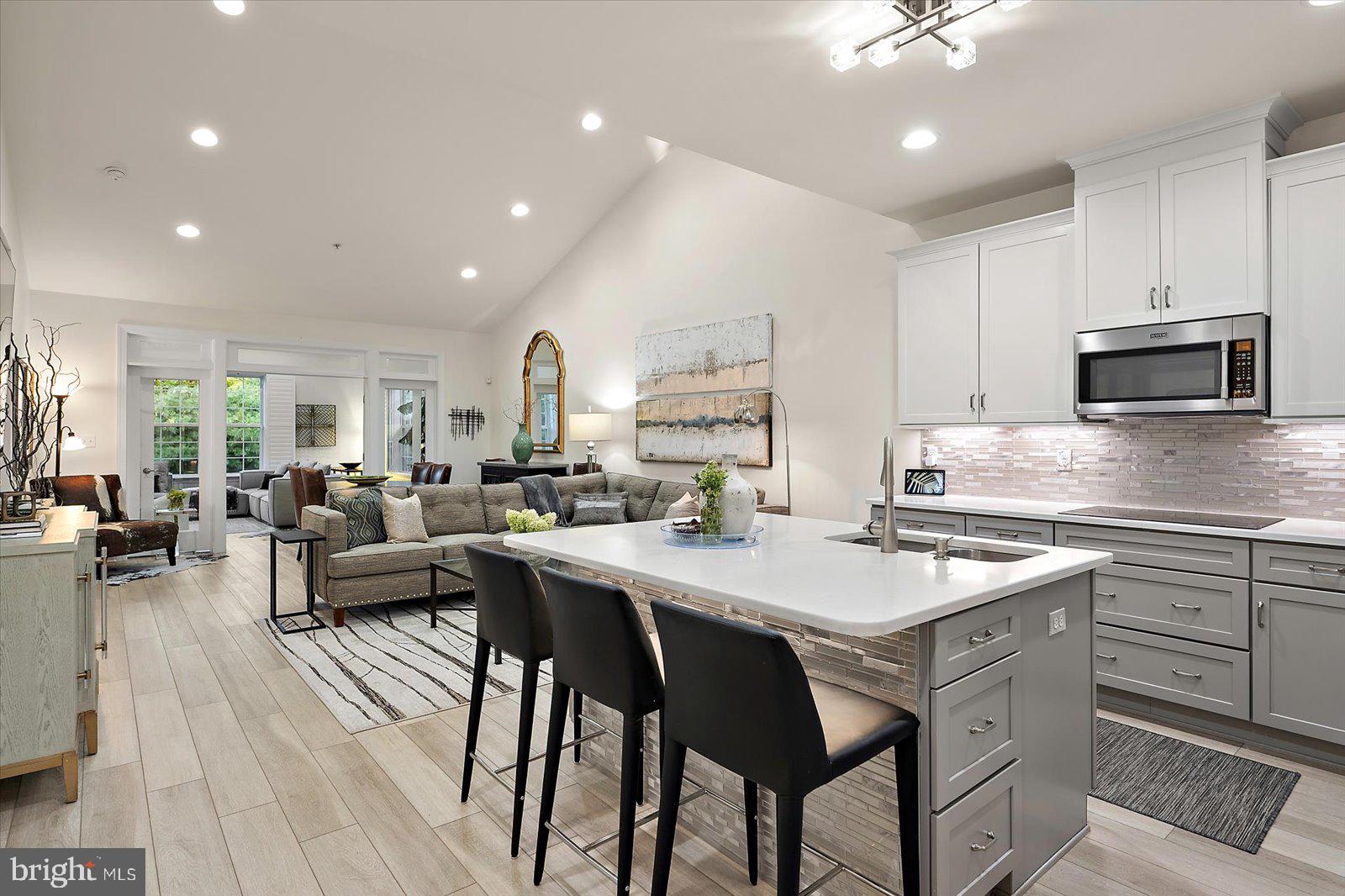 920 MOORINGS CIRCLE 6