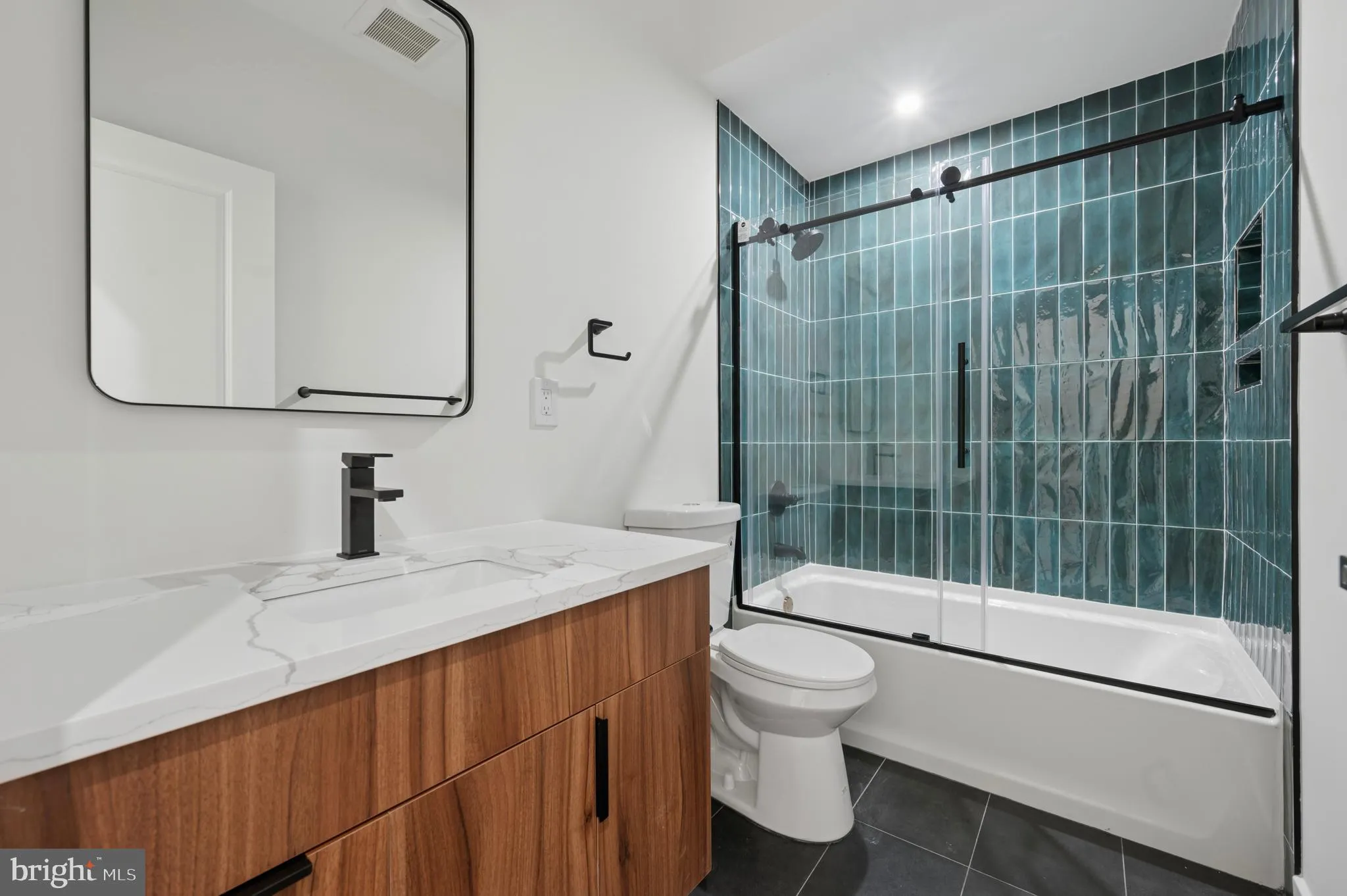 Philadelphia, Pennsylvania 19133, United States, 5 Bedrooms Bedrooms, ,Residential,Active,119569