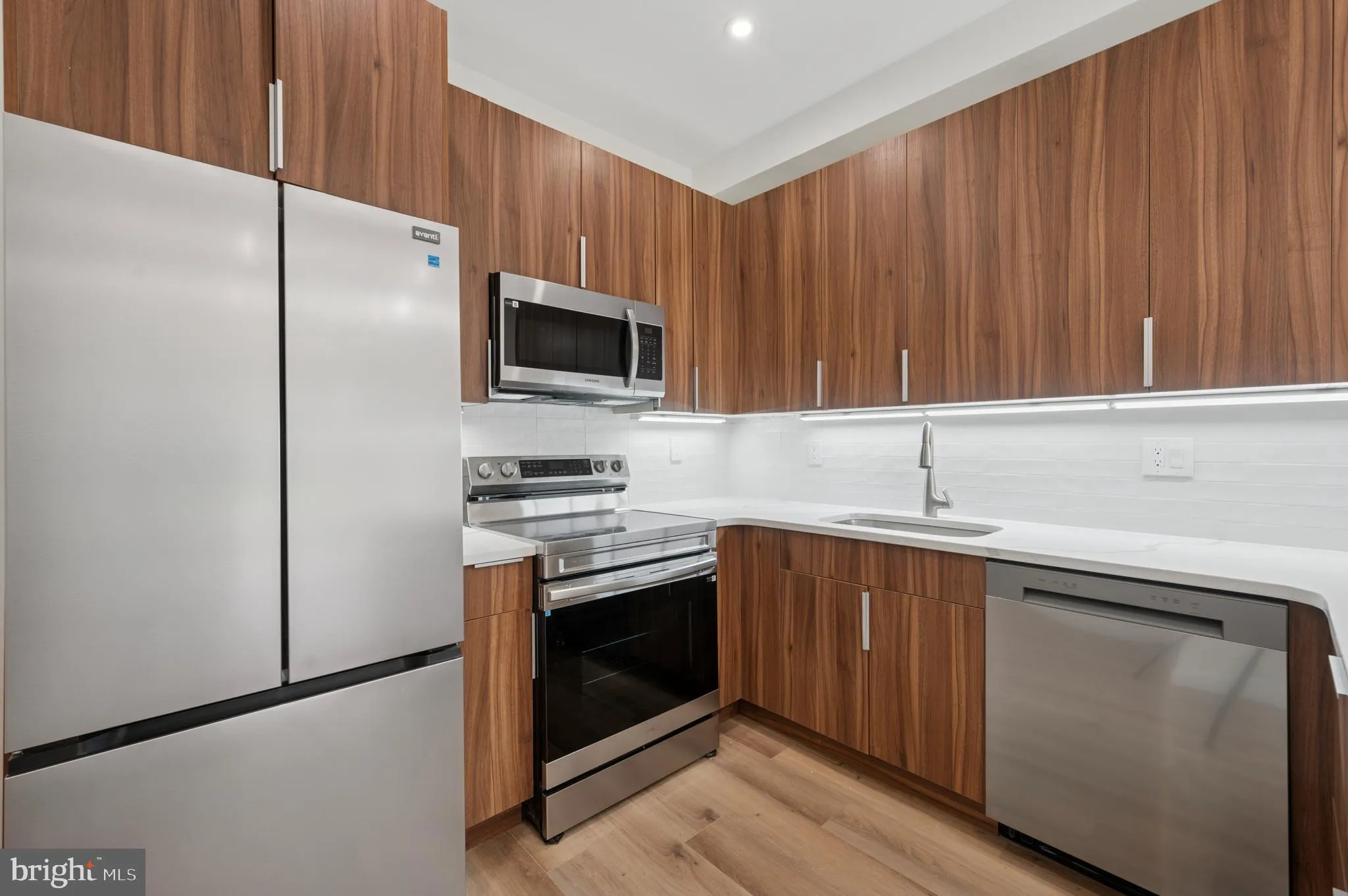 Philadelphia, Pennsylvania 19133, United States, 5 Bedrooms Bedrooms, ,Residential,Active,119569