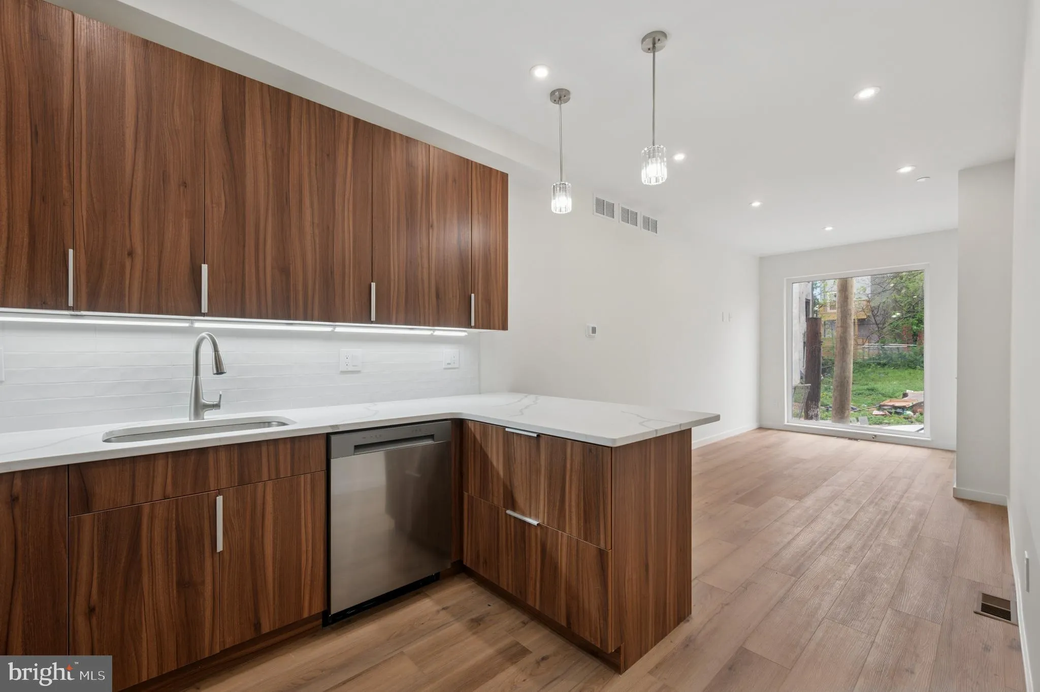 Philadelphia, Pennsylvania 19133, United States, 5 Bedrooms Bedrooms, ,Residential,Active,119569