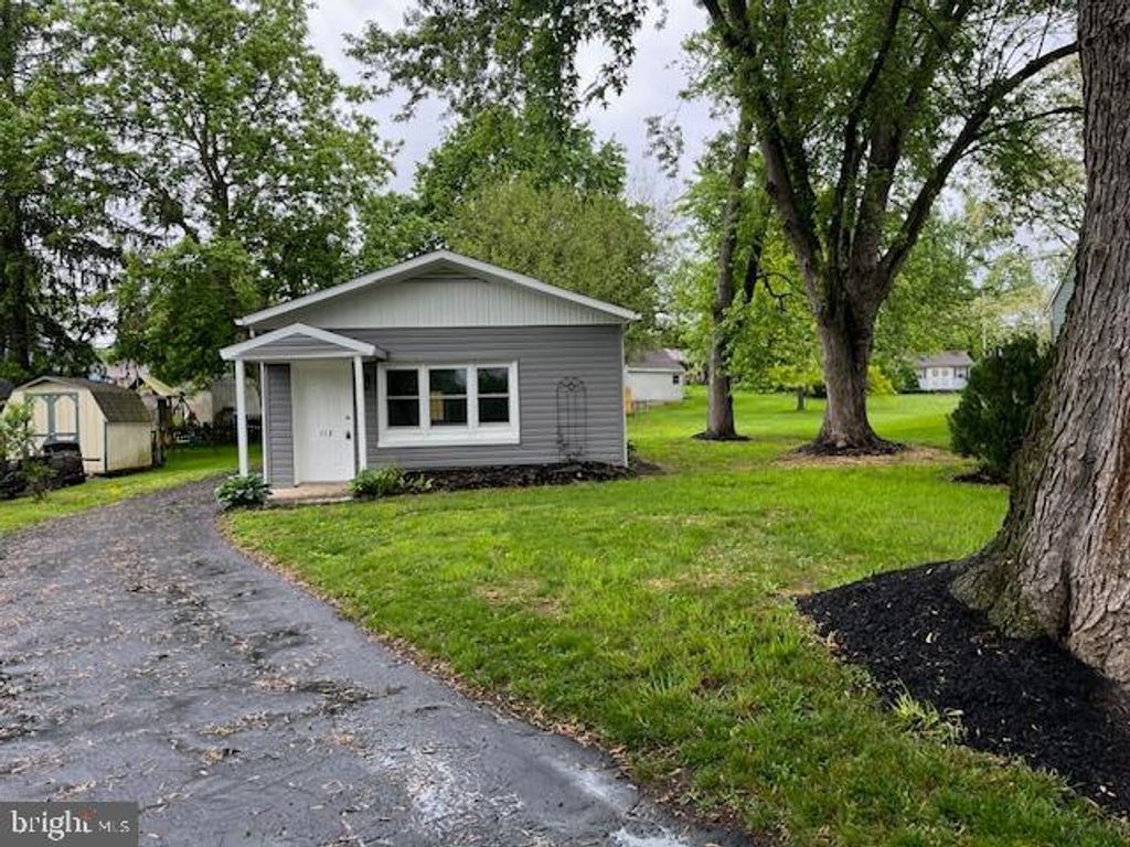 Photo of 112 Village Green Lane, Lancaster, PA 17603 (MLS # PALA2050866)