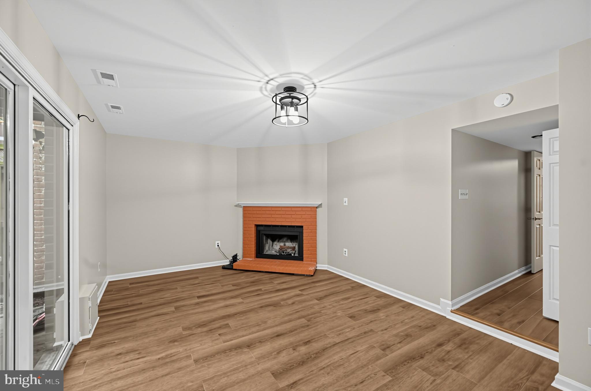 8006 BROKEN REED COURT