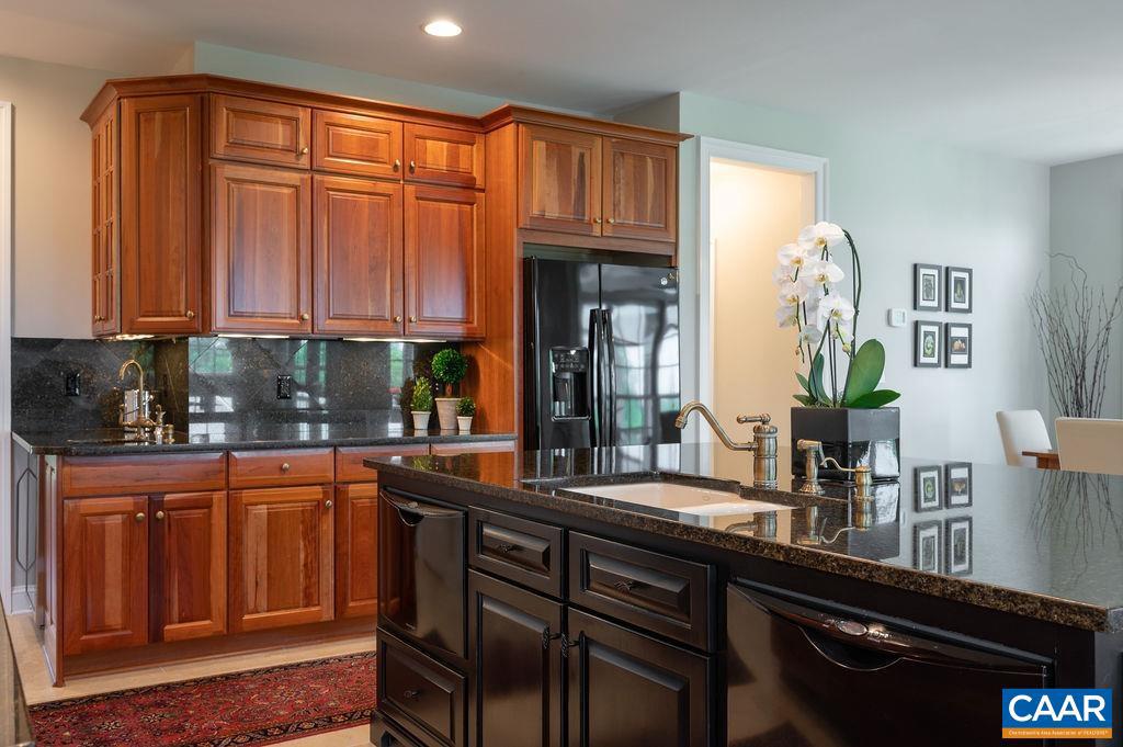 THE ROCKS - Residential