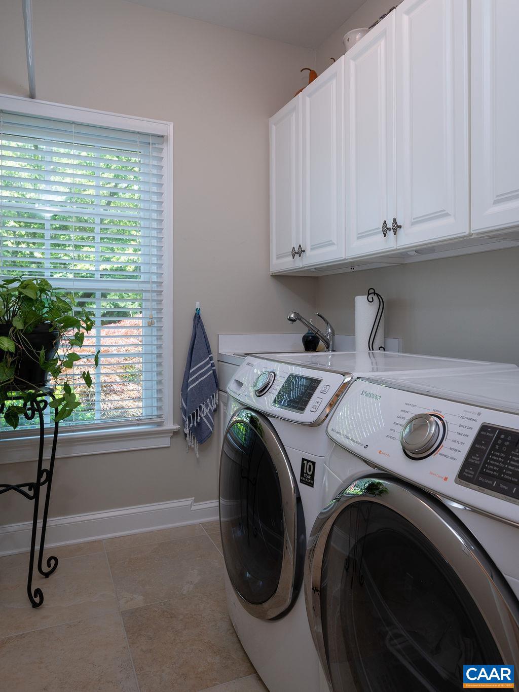 THE ROCKS - Residential