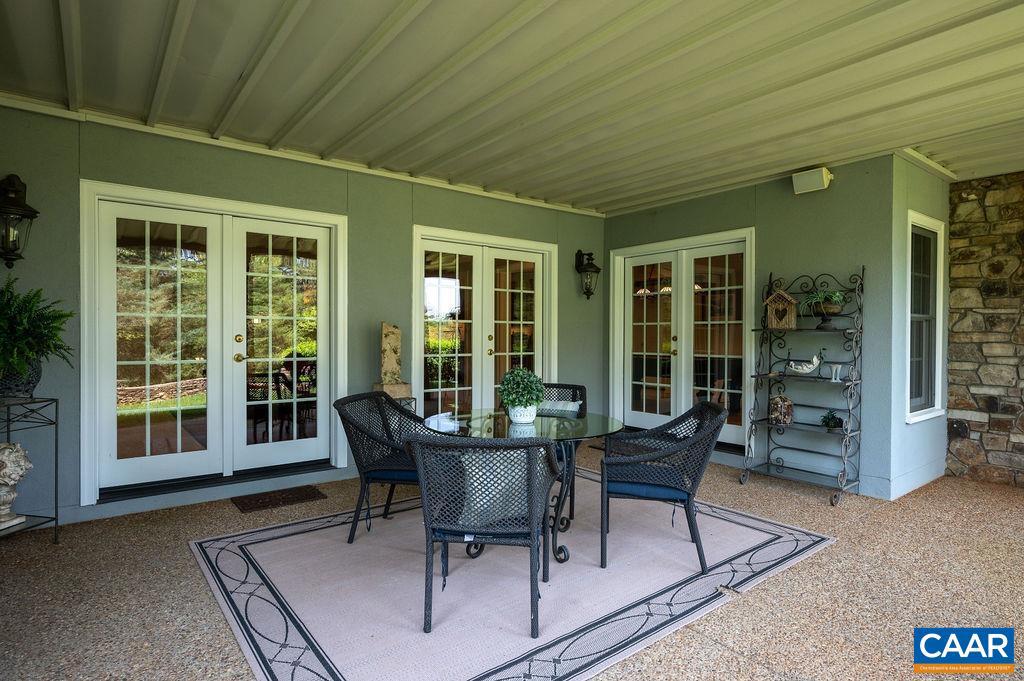 THE ROCKS - Residential