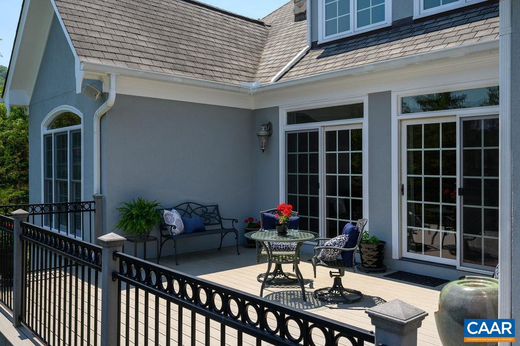 THE ROCKS - Residential