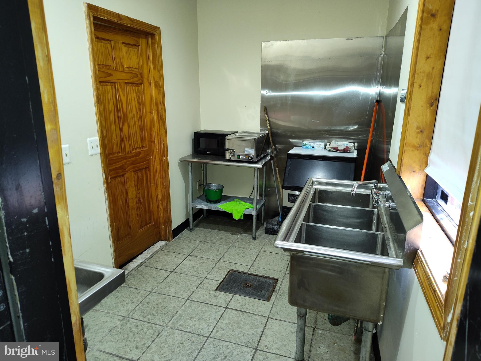 OLDE KENSINGTON - Commercial Sale