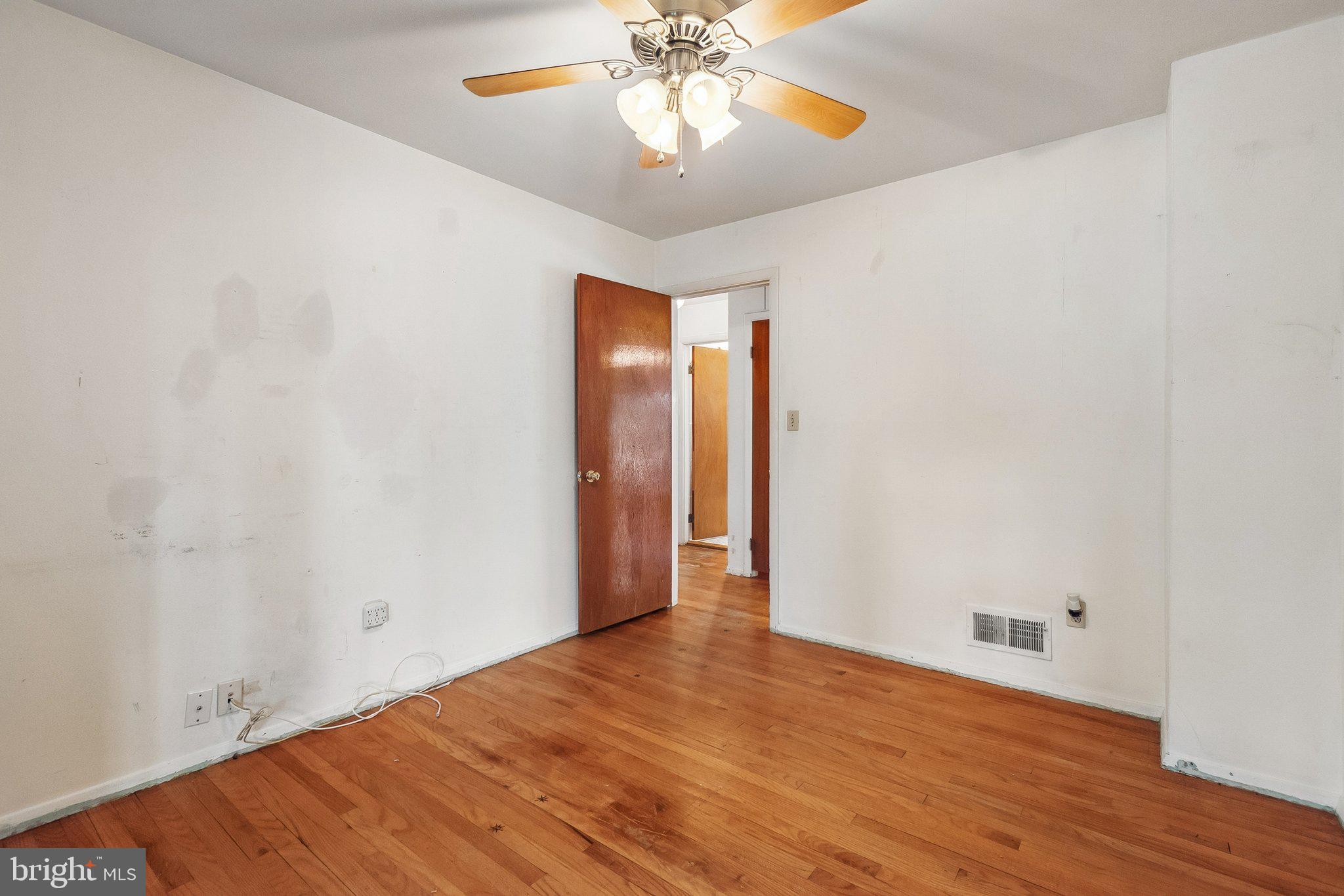 LANHAM WOODS - Residential