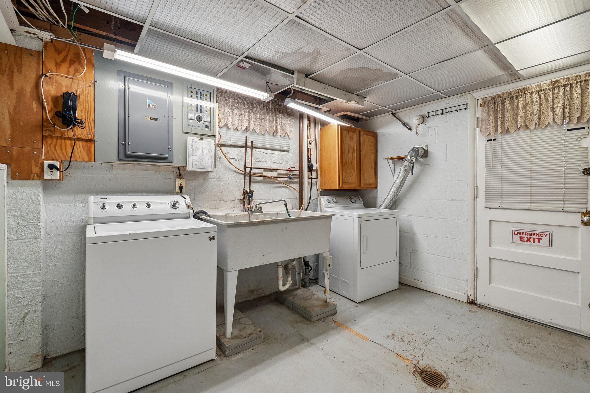LANHAM WOODS - Residential