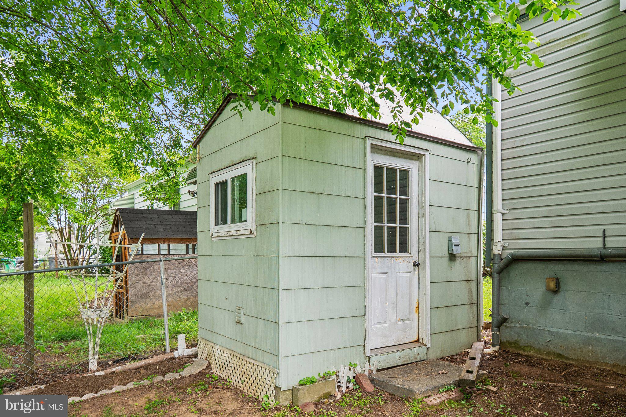 LANHAM WOODS - Residential
