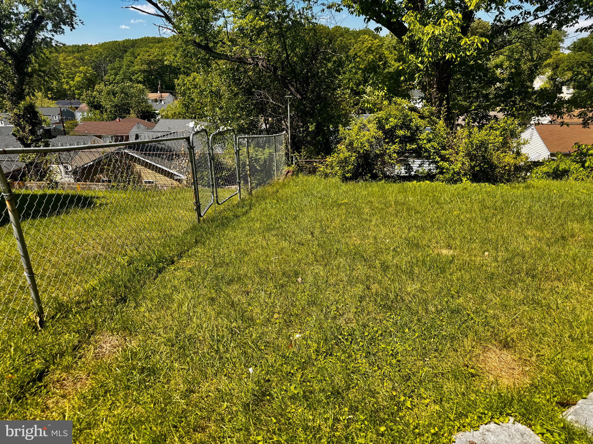 LANHAM WOODS - Residential