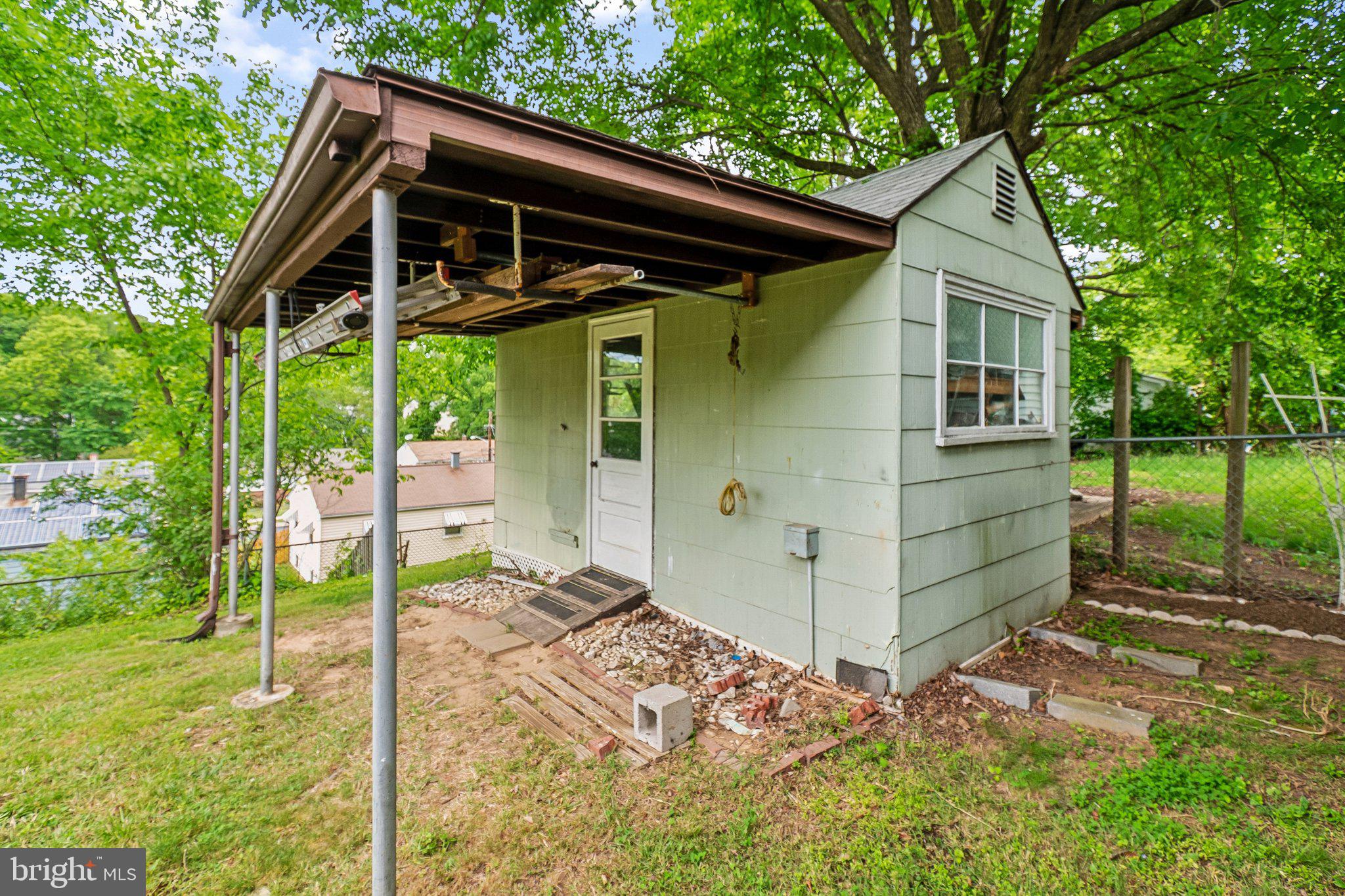 LANHAM WOODS - Residential
