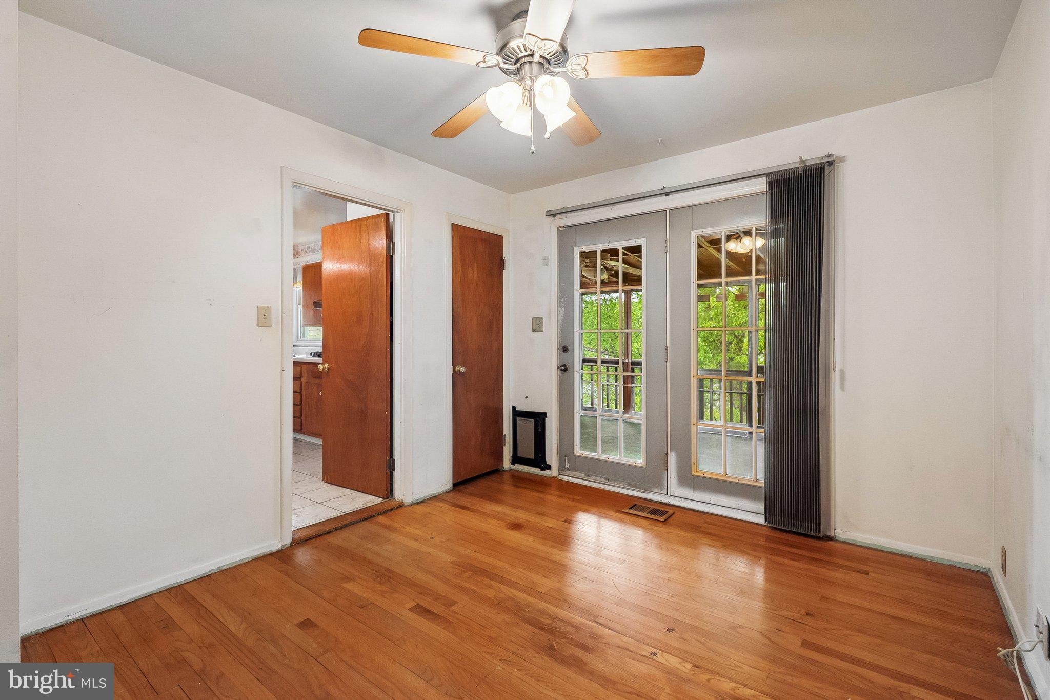 LANHAM WOODS - Residential