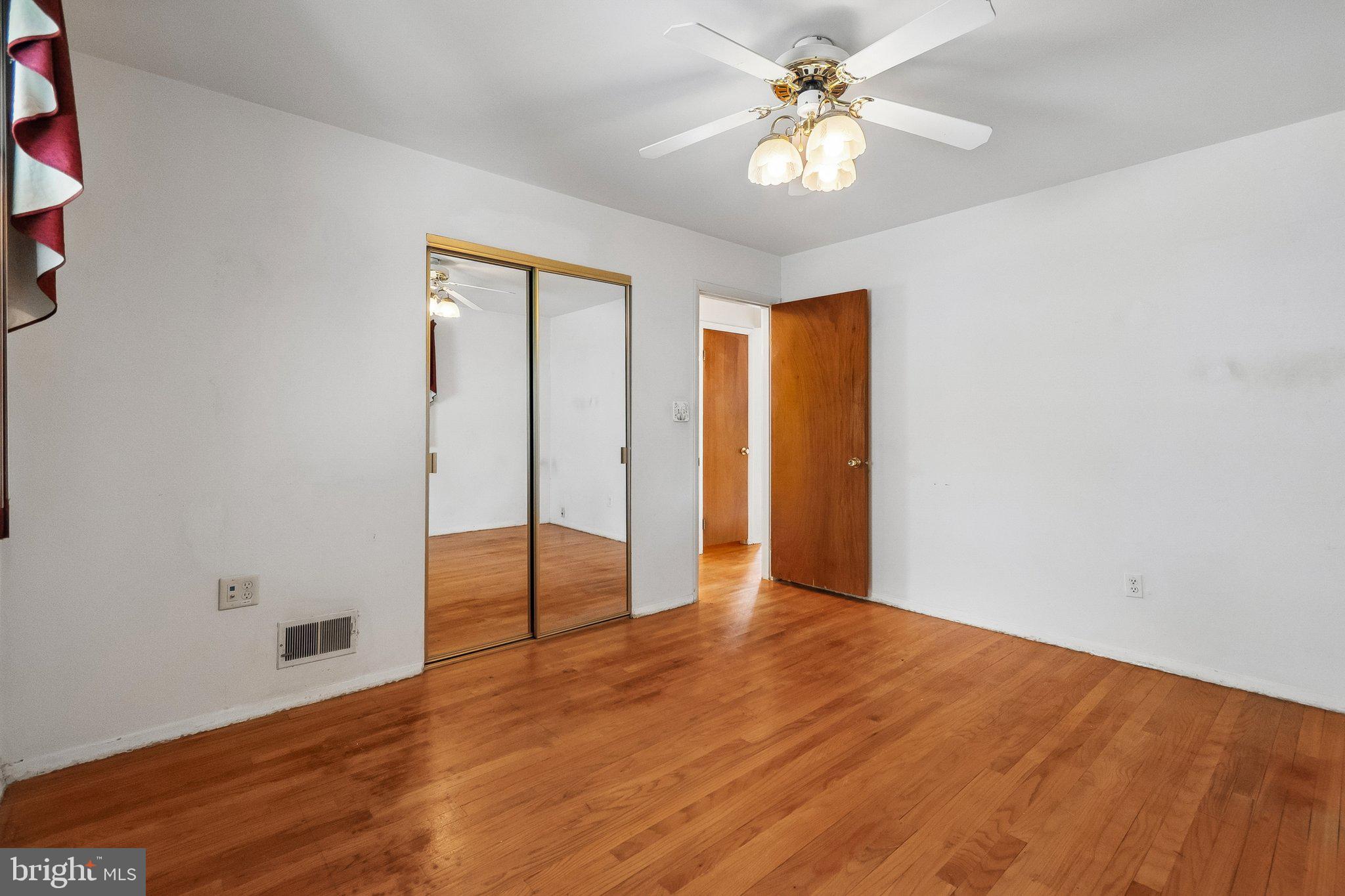 LANHAM WOODS - Residential