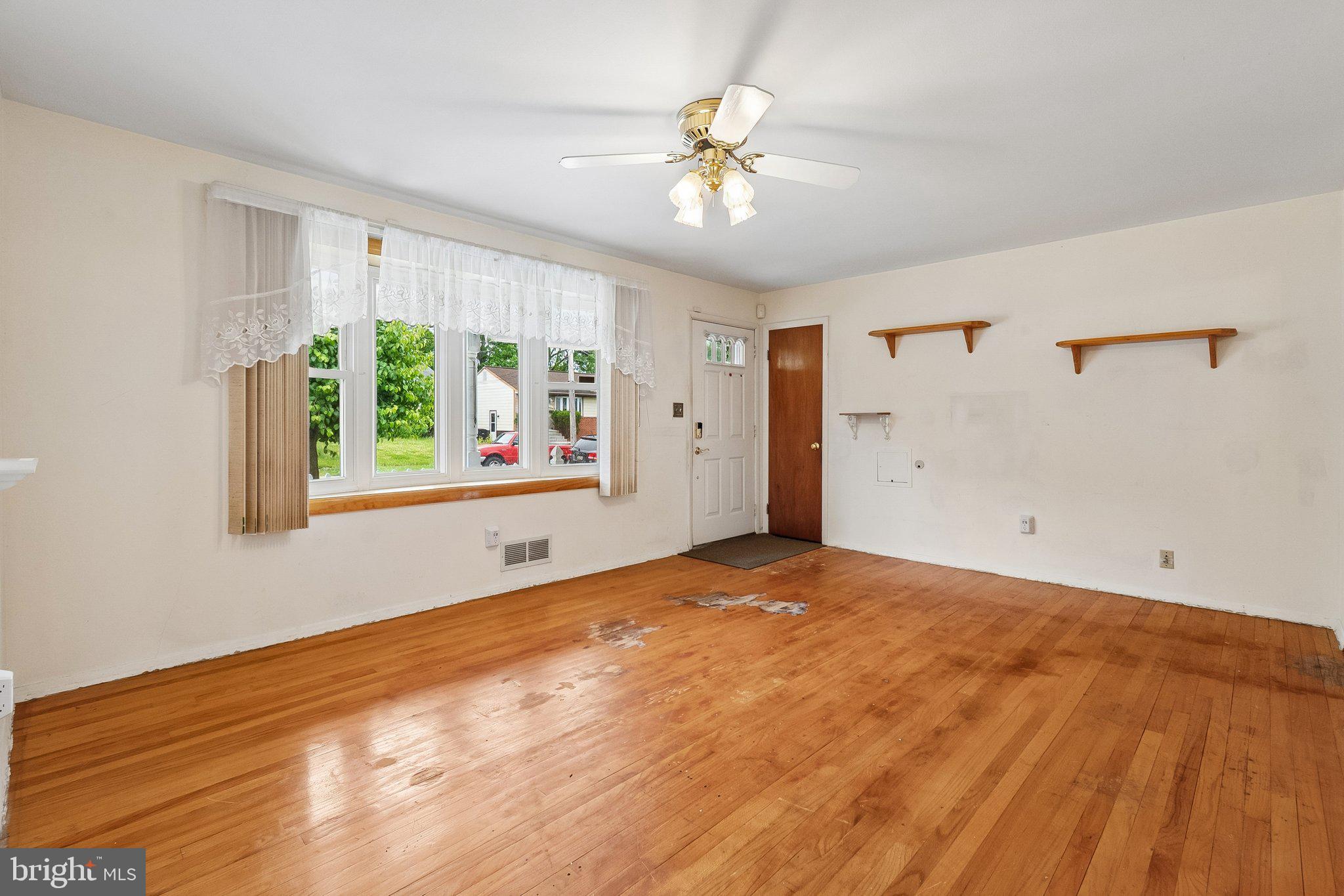 LANHAM WOODS - Residential