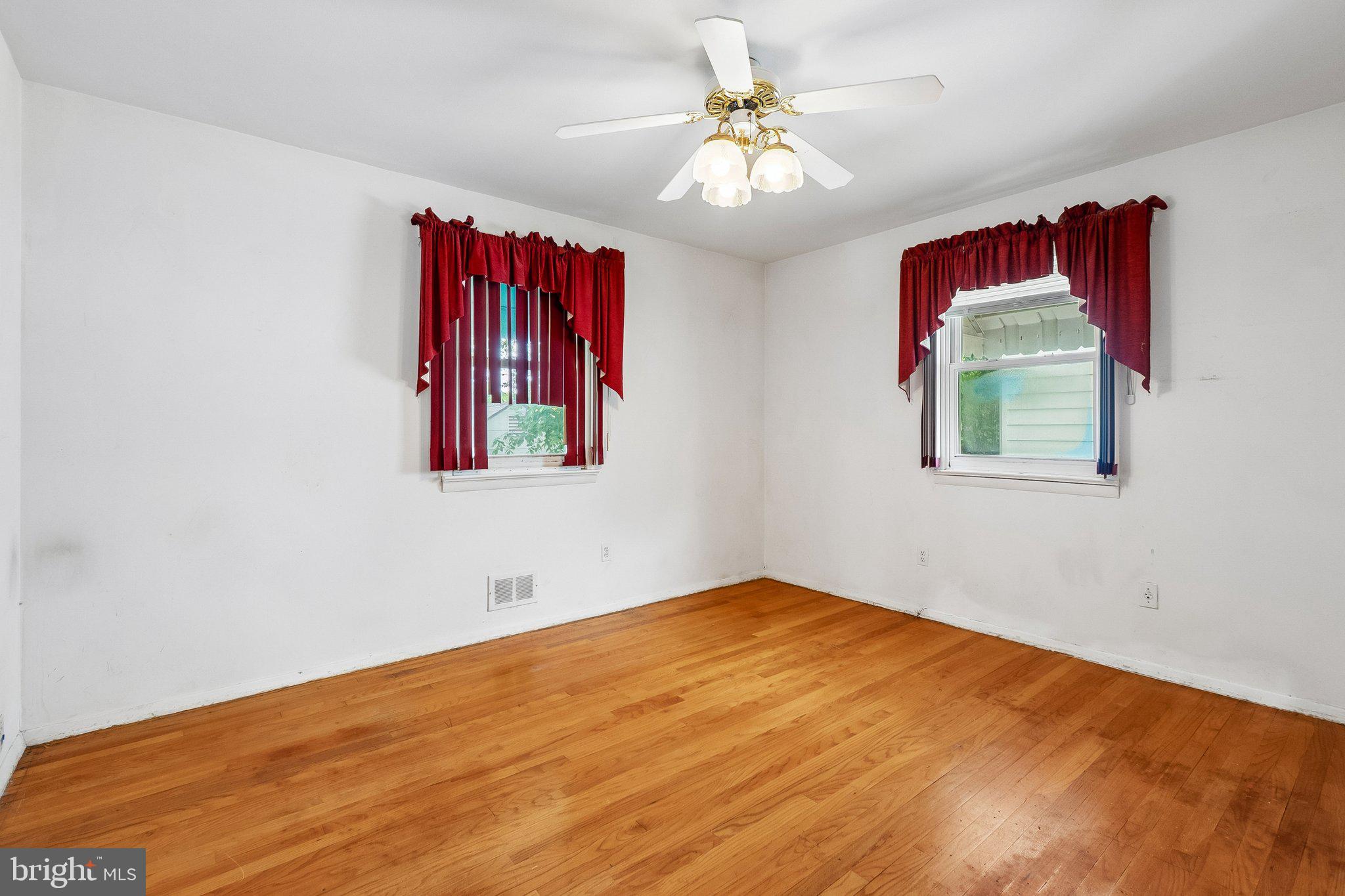 LANHAM WOODS - Residential