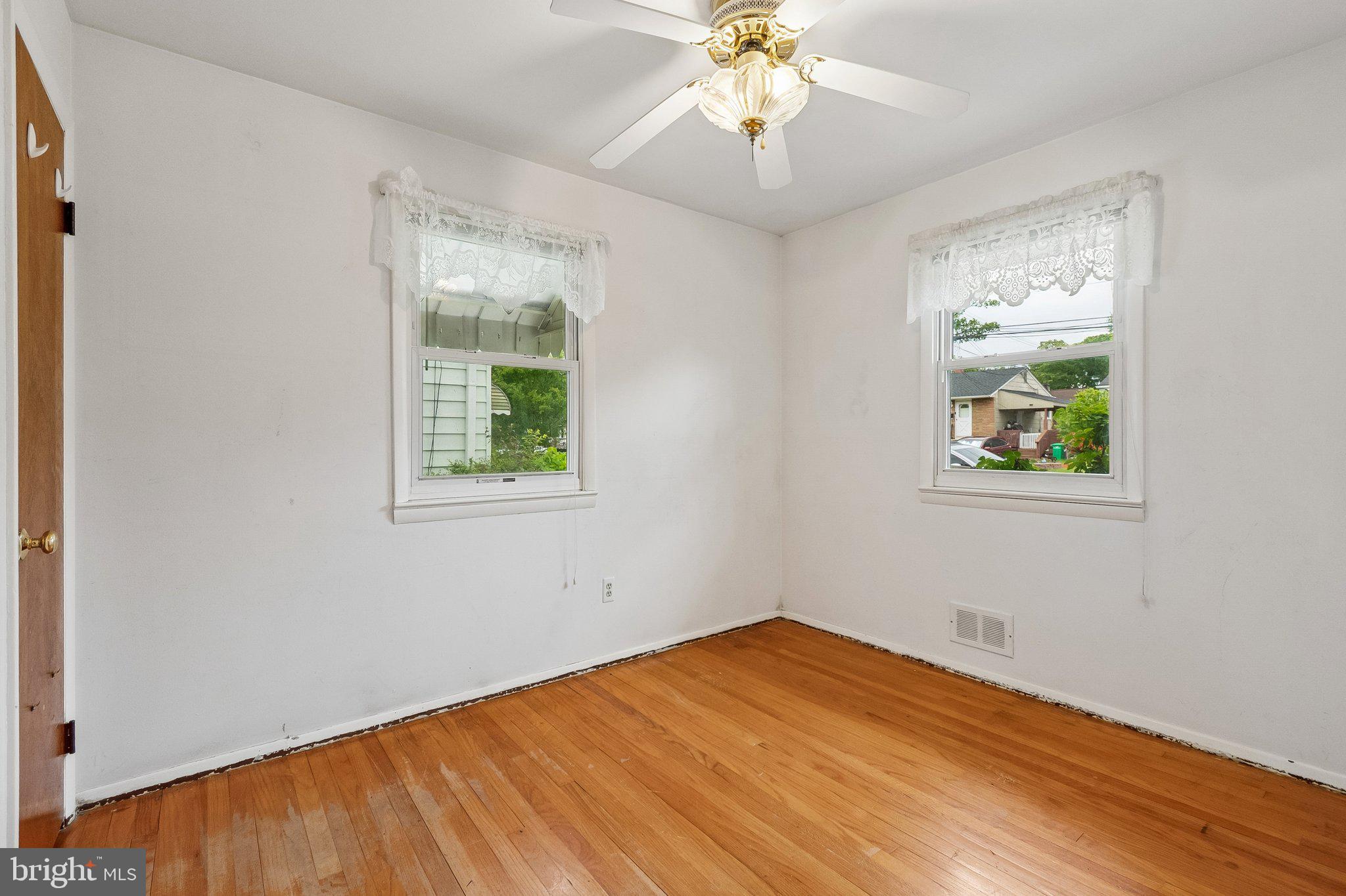 LANHAM WOODS - Residential