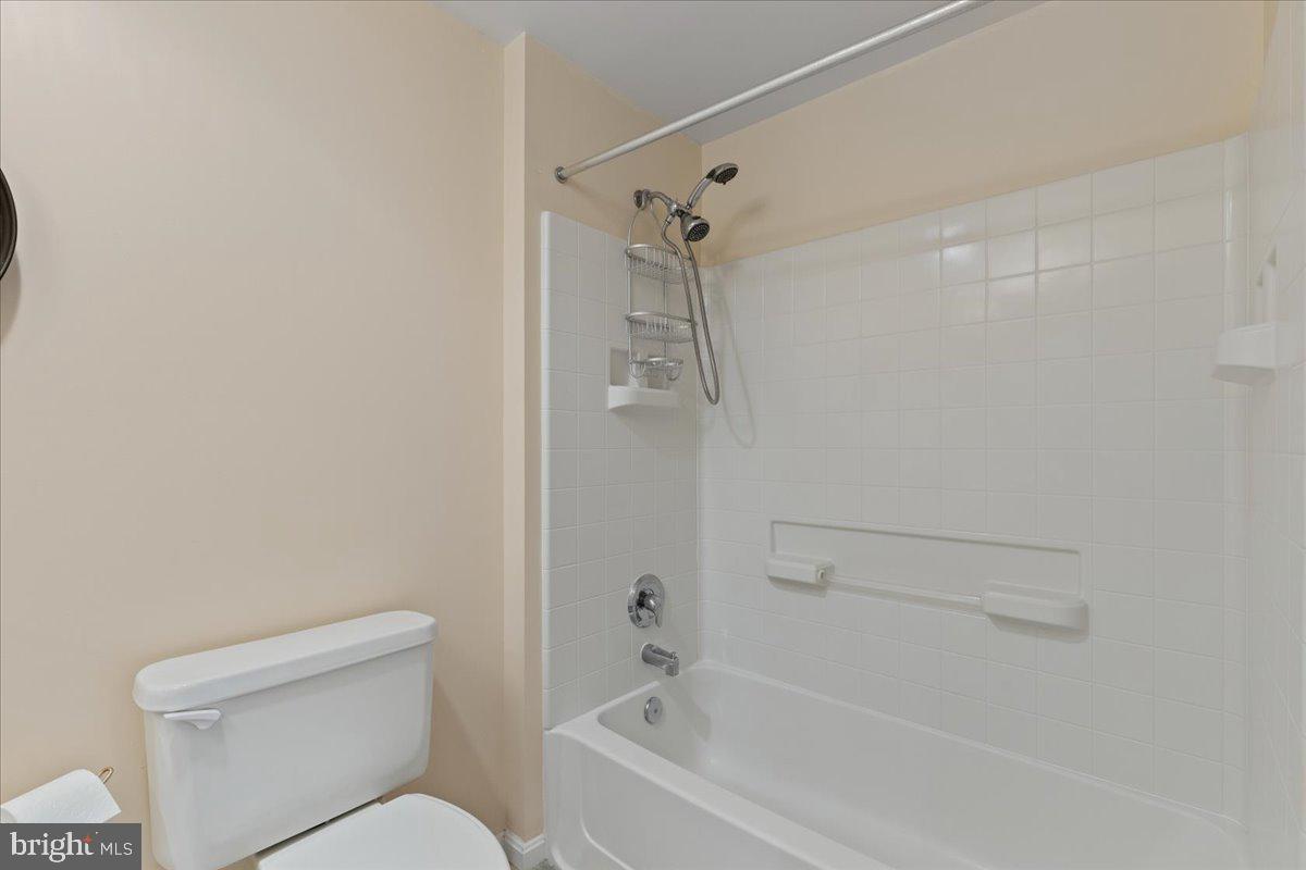 LANSDOWNE WOODS - Residential