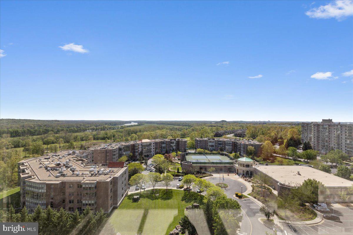 LANSDOWNE WOODS - Residential