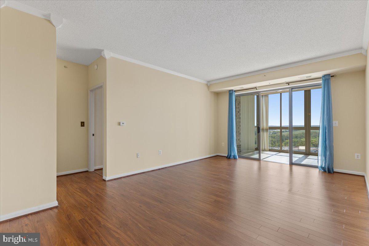 LANSDOWNE WOODS - Residential