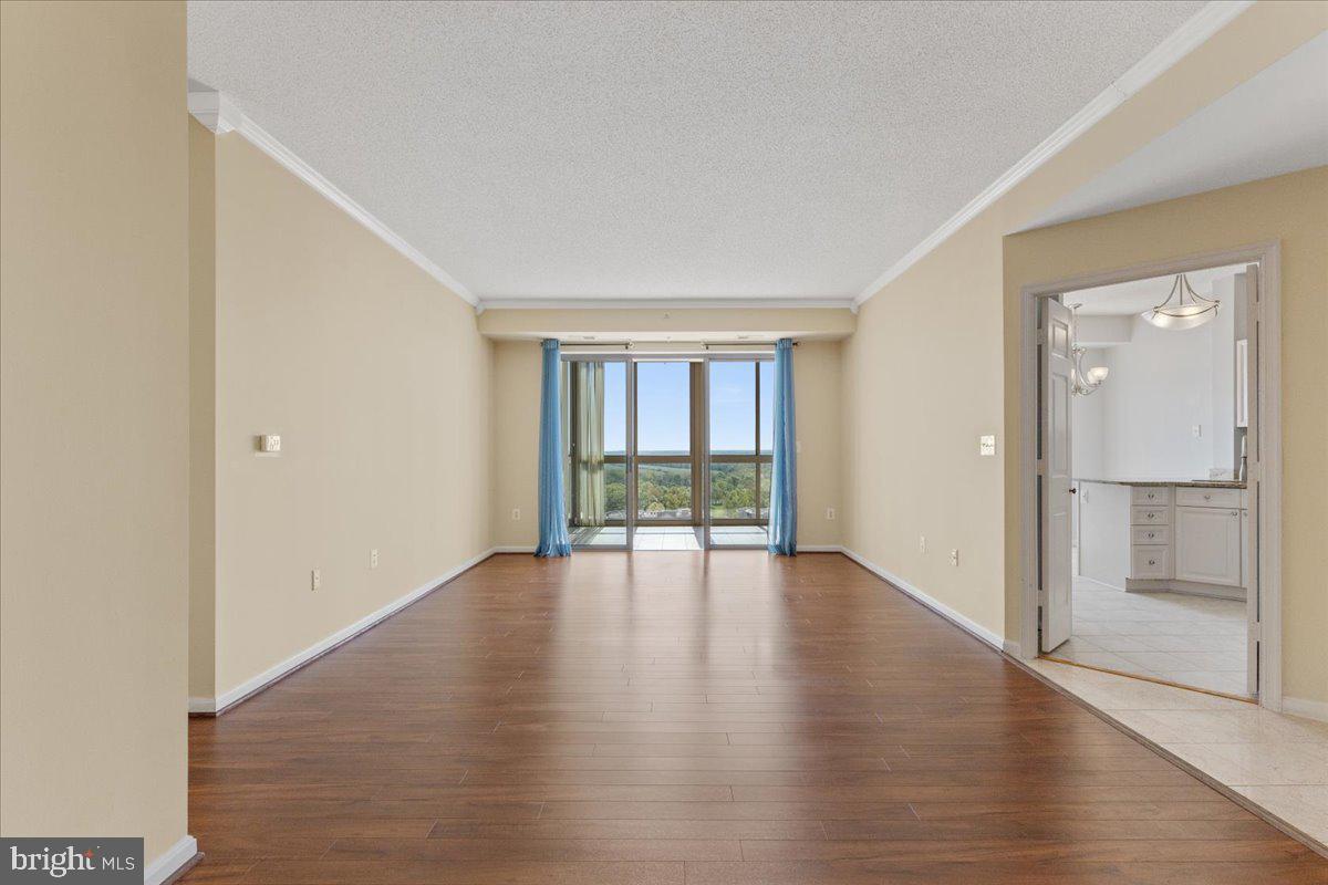 LANSDOWNE WOODS - Residential