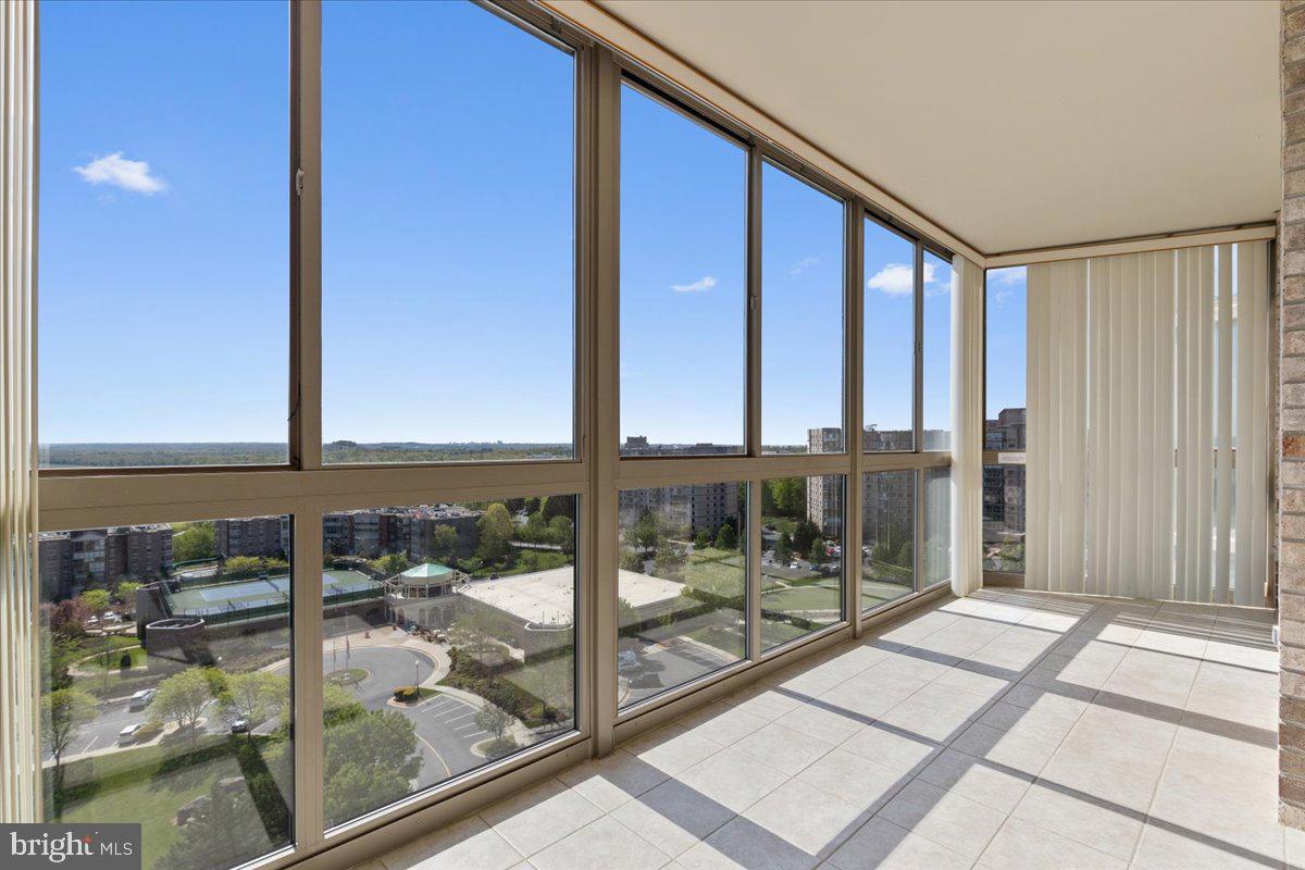 LANSDOWNE WOODS - Residential