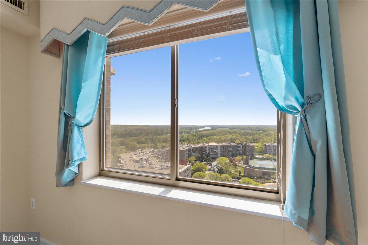 LANSDOWNE WOODS - Residential