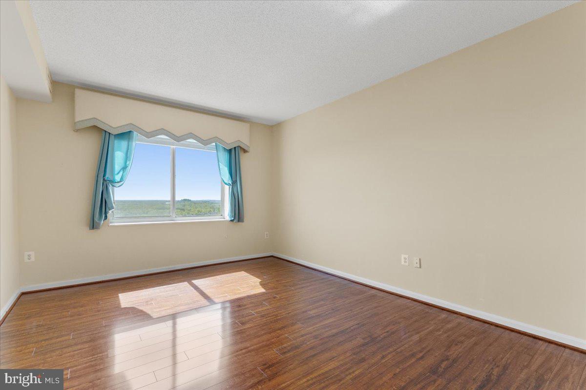 LANSDOWNE WOODS - Residential