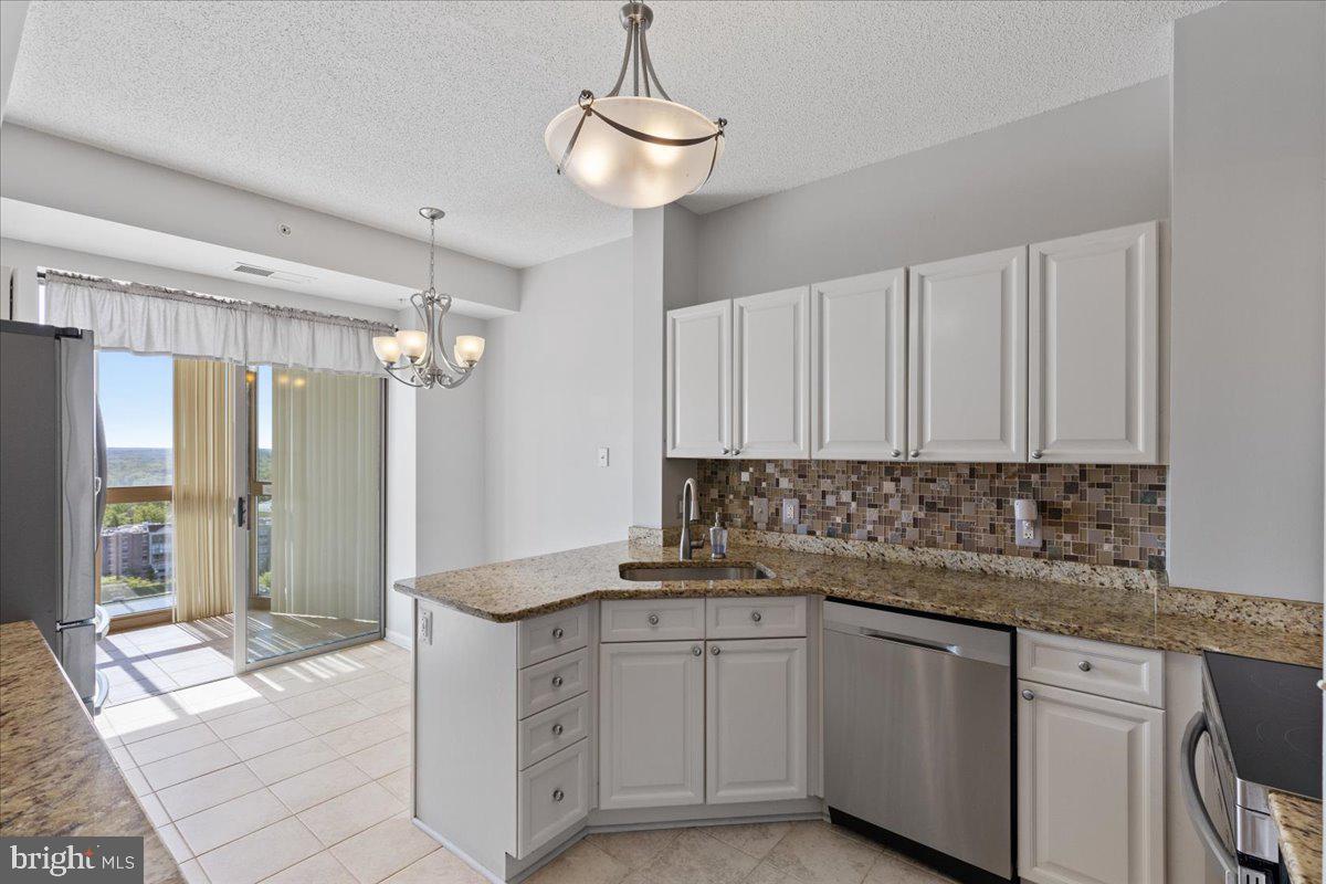 LANSDOWNE WOODS - Residential