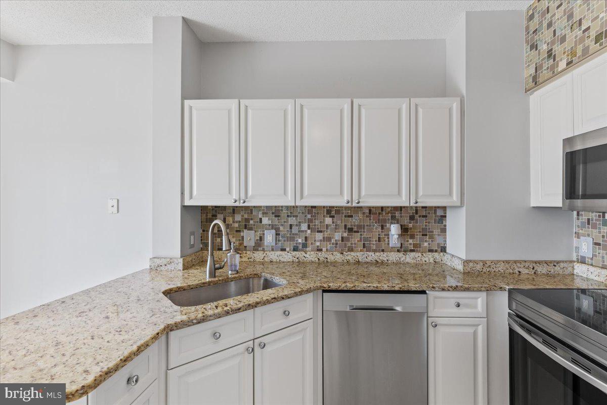 LANSDOWNE WOODS - Residential