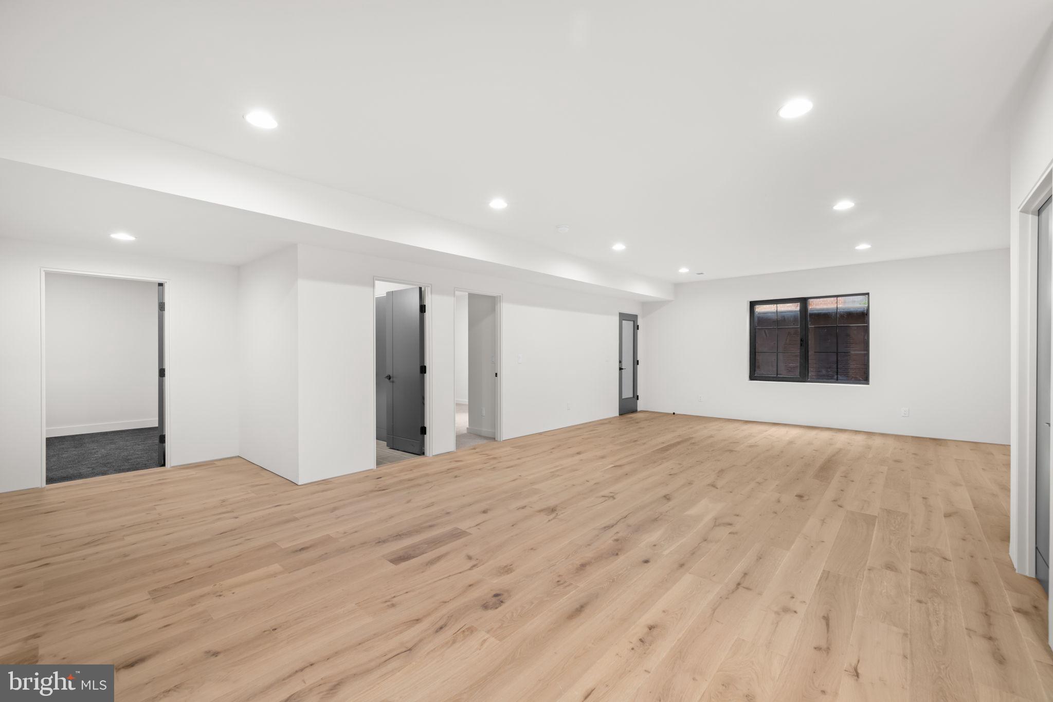 VIENNA WOODS - Residential