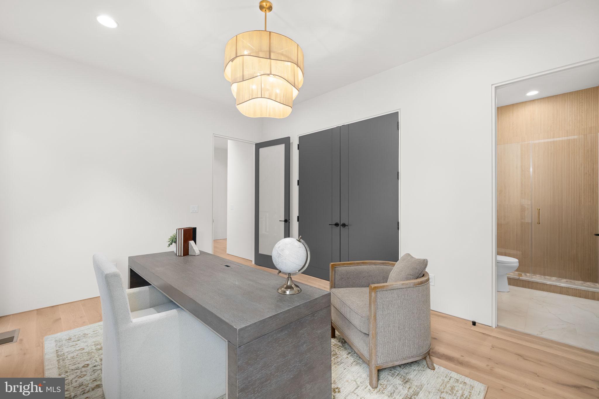 VIENNA WOODS - Residential