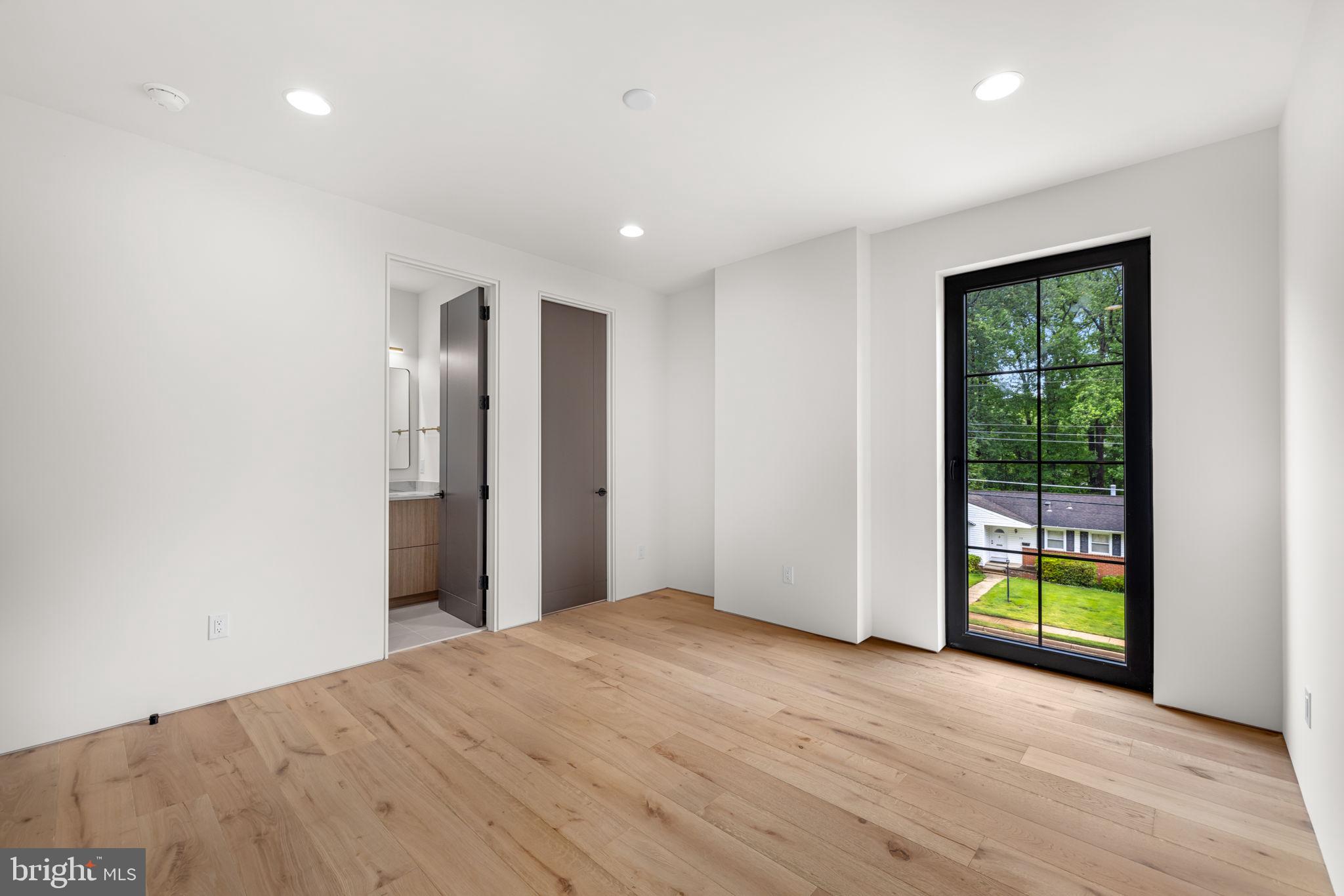 VIENNA WOODS - Residential