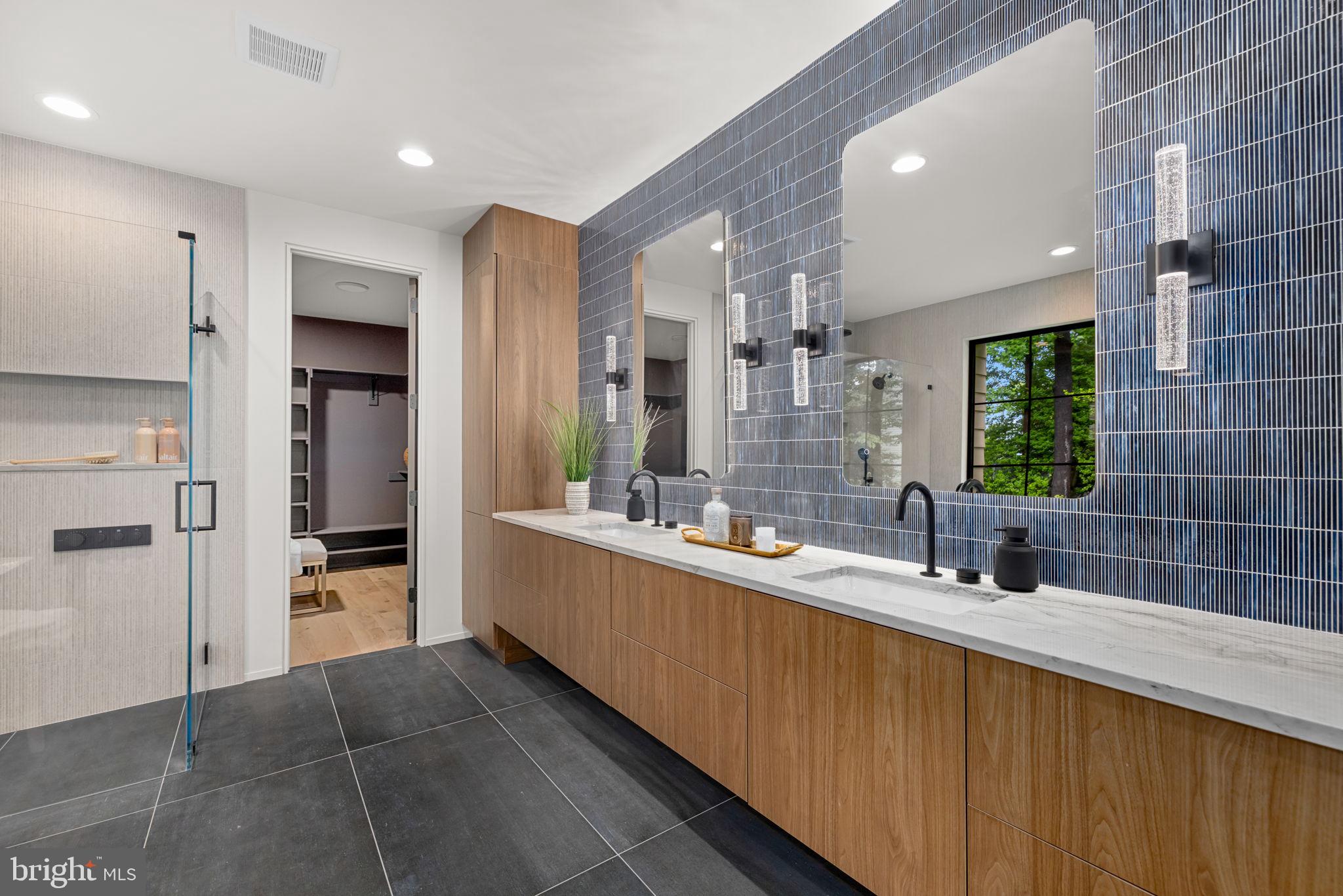 VIENNA WOODS - Residential