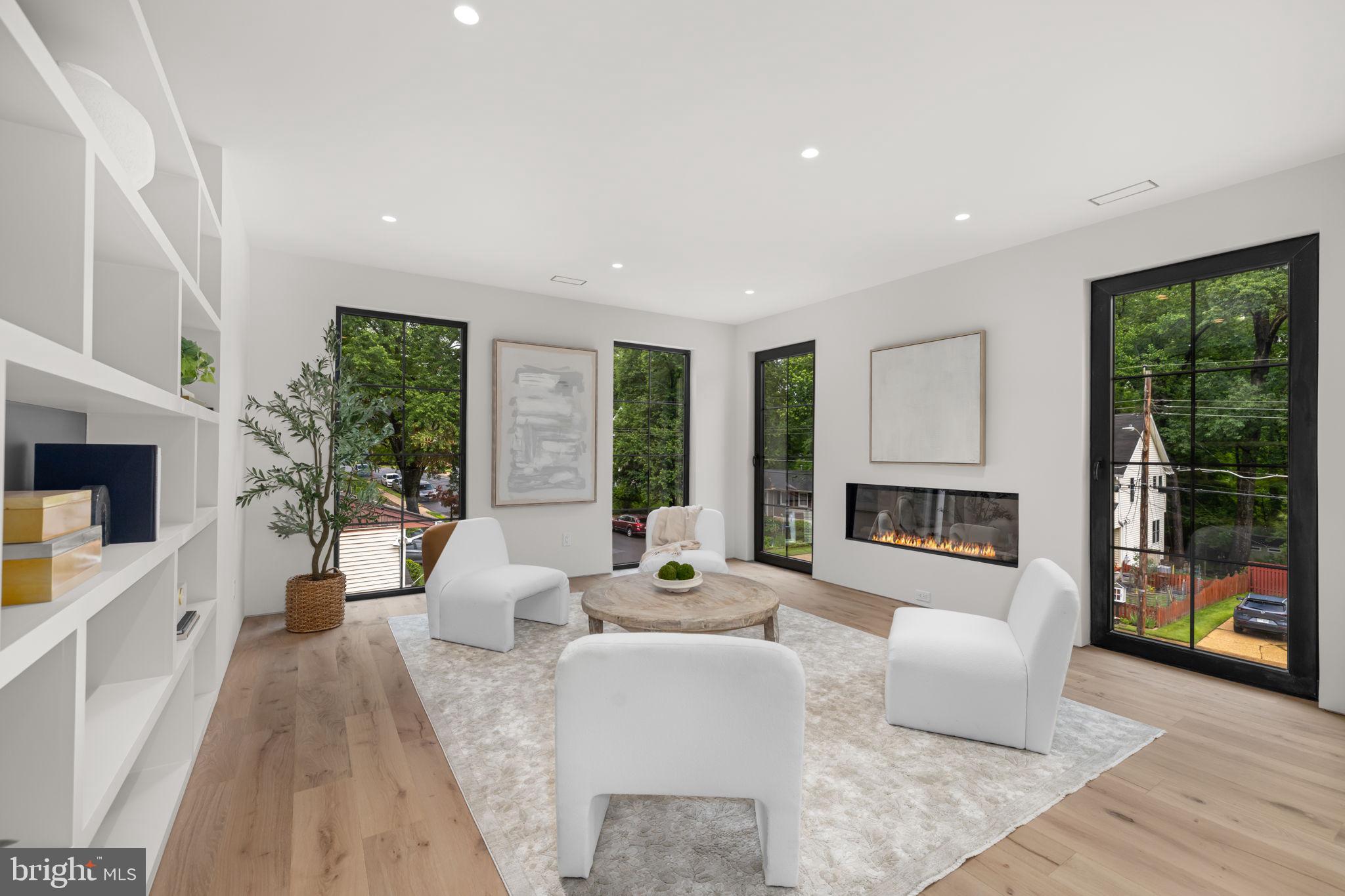 VIENNA WOODS - Residential