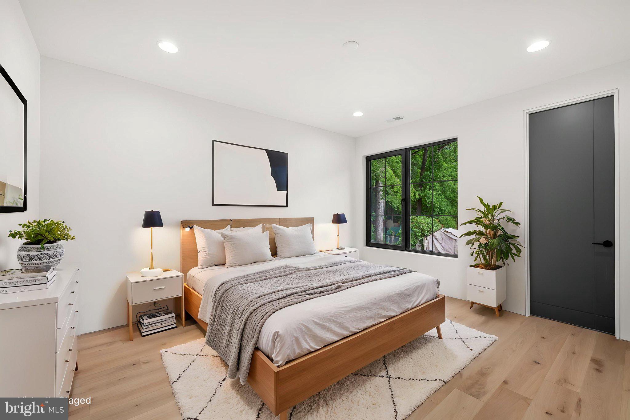 VIENNA WOODS - Residential