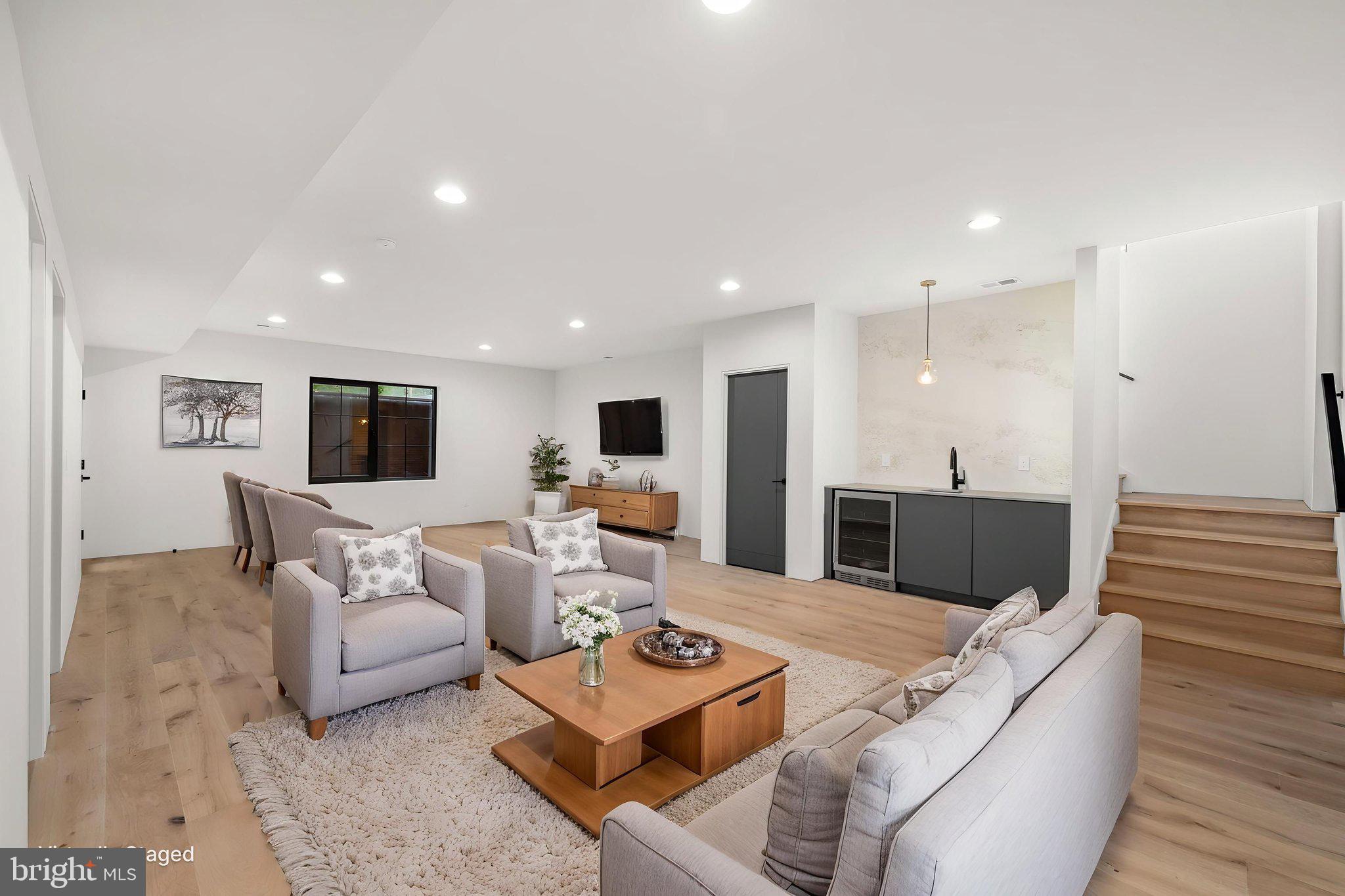 VIENNA WOODS - Residential