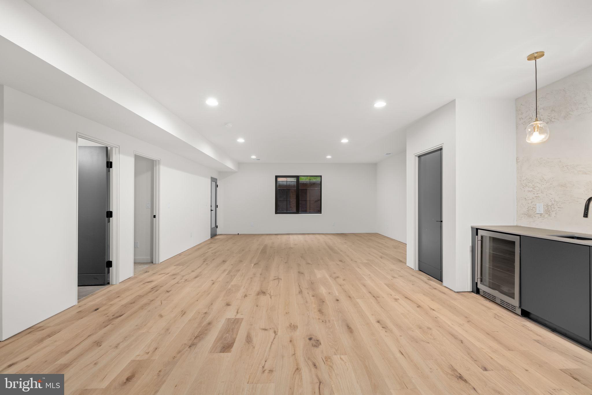 VIENNA WOODS - Residential