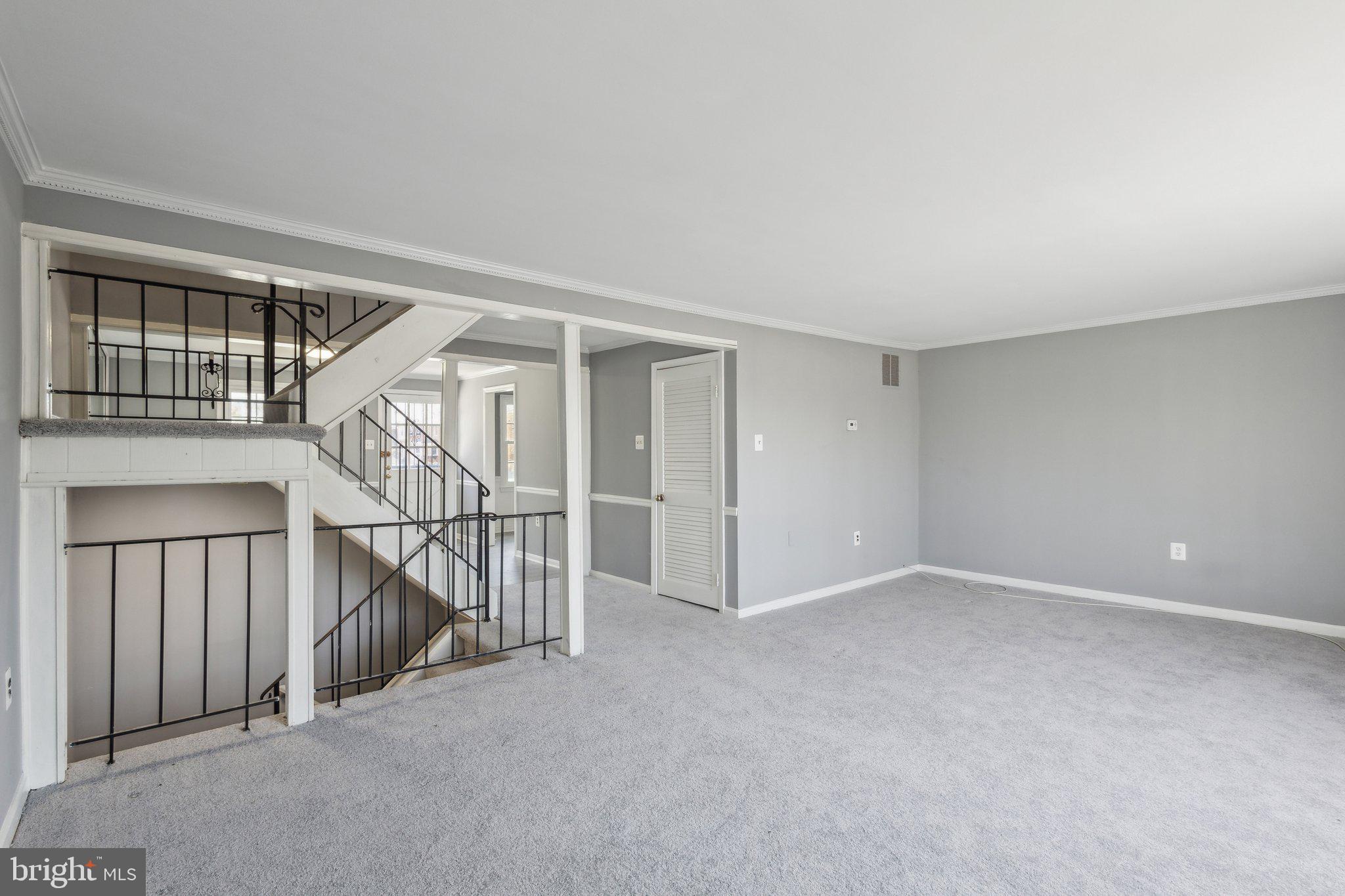 PINEWOOD LAKE - Residential